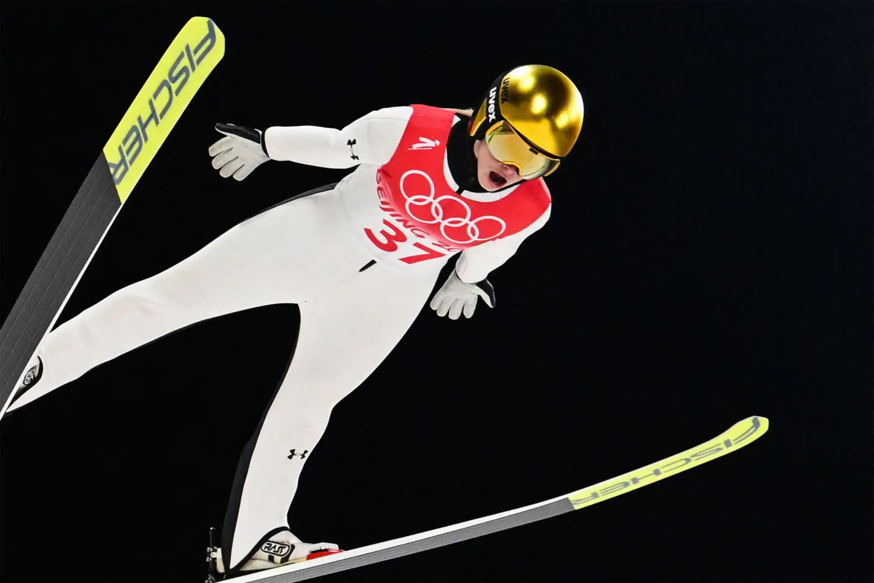 La eslovena Nika Kriznar compite en la primera ronda individual de salto de esquí femenino Normal Hill, el 5 de febrero de 2022 en el Centro Nacional de Salto de Esquí de Zhangjiakou, durante los Juegos Olímpicos de Invierno de Beijing 2022.
Foto: AFP