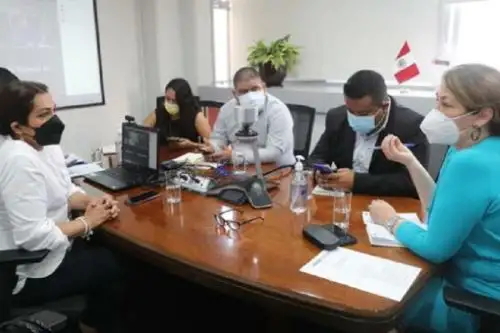 Reunión de la congresista por la región San Martín, Karol Paredes, con la viceministra de Transportes y Comunicaciones, Fabiola Caballero, y la vicegobernadora regional de San Martín, Nohemí Aguilar.