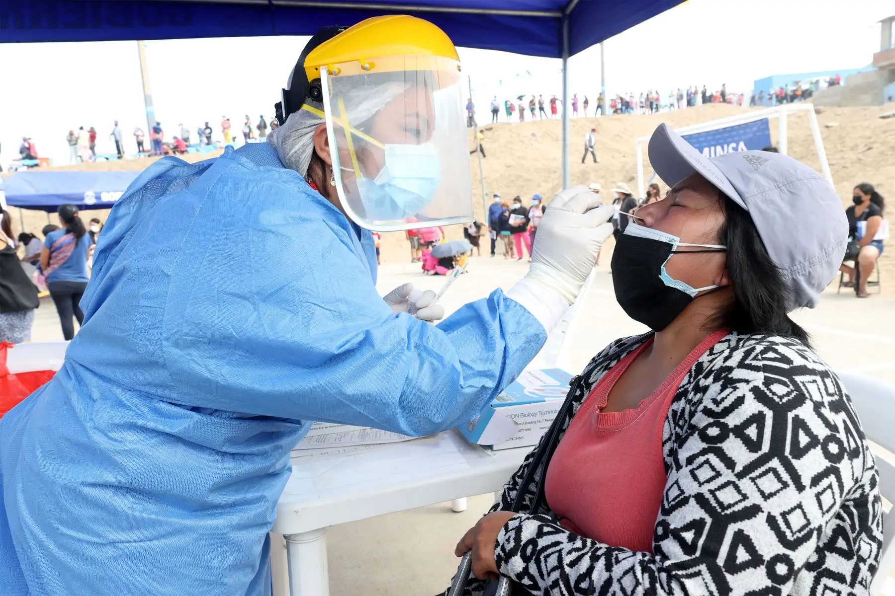 Ministerio de Salud realiza campaña de salud para atender a pobladores de Centro Cultural del AAHH Puerto Pachacútec - Ventanilla afectados por el derrame de petróleo.
Foto: ANDINA/Vidal Tarqui
