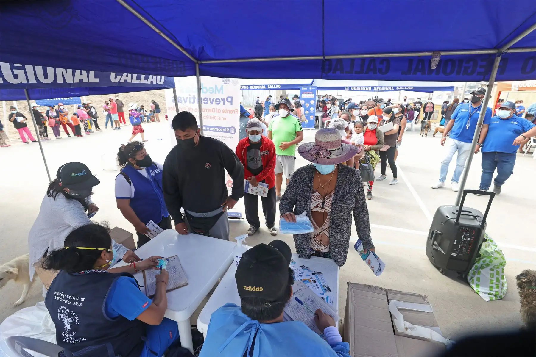 Ministerio de Salud realiza campaña de salud para atender a pobladores de Centro Cultural del AAHH Puerto Pachacútec - Ventanilla afectados por el derrame de petróleo.
Foto: ANDINA/Vidal Tarqui