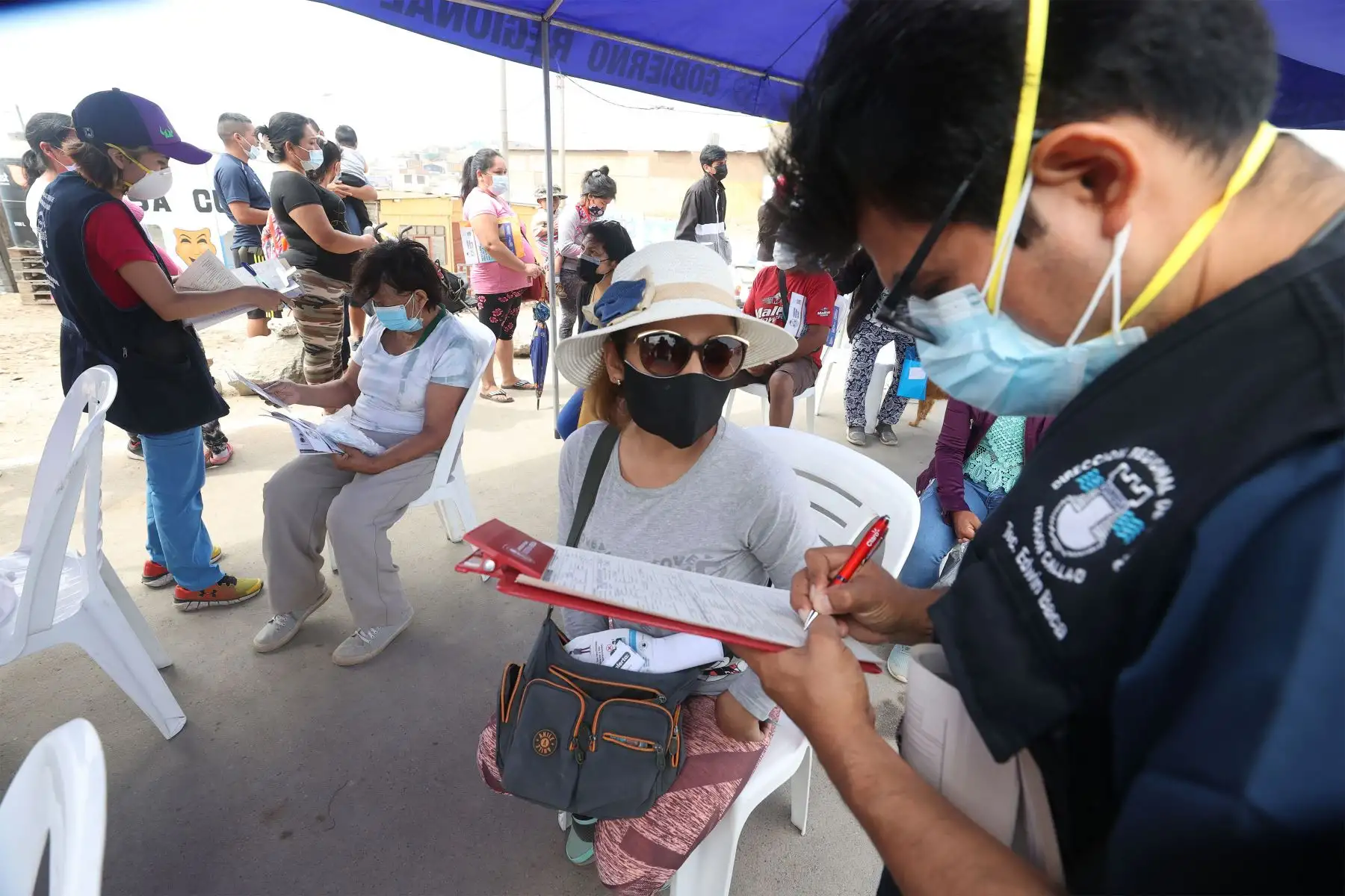 Ministerio de Salud realiza campaña de salud para atender a pobladores de Centro Cultural del AAHH Puerto Pachacútec - Ventanilla afectados por el derrame de petróleo.
Foto: ANDINA/Vidal Tarqui