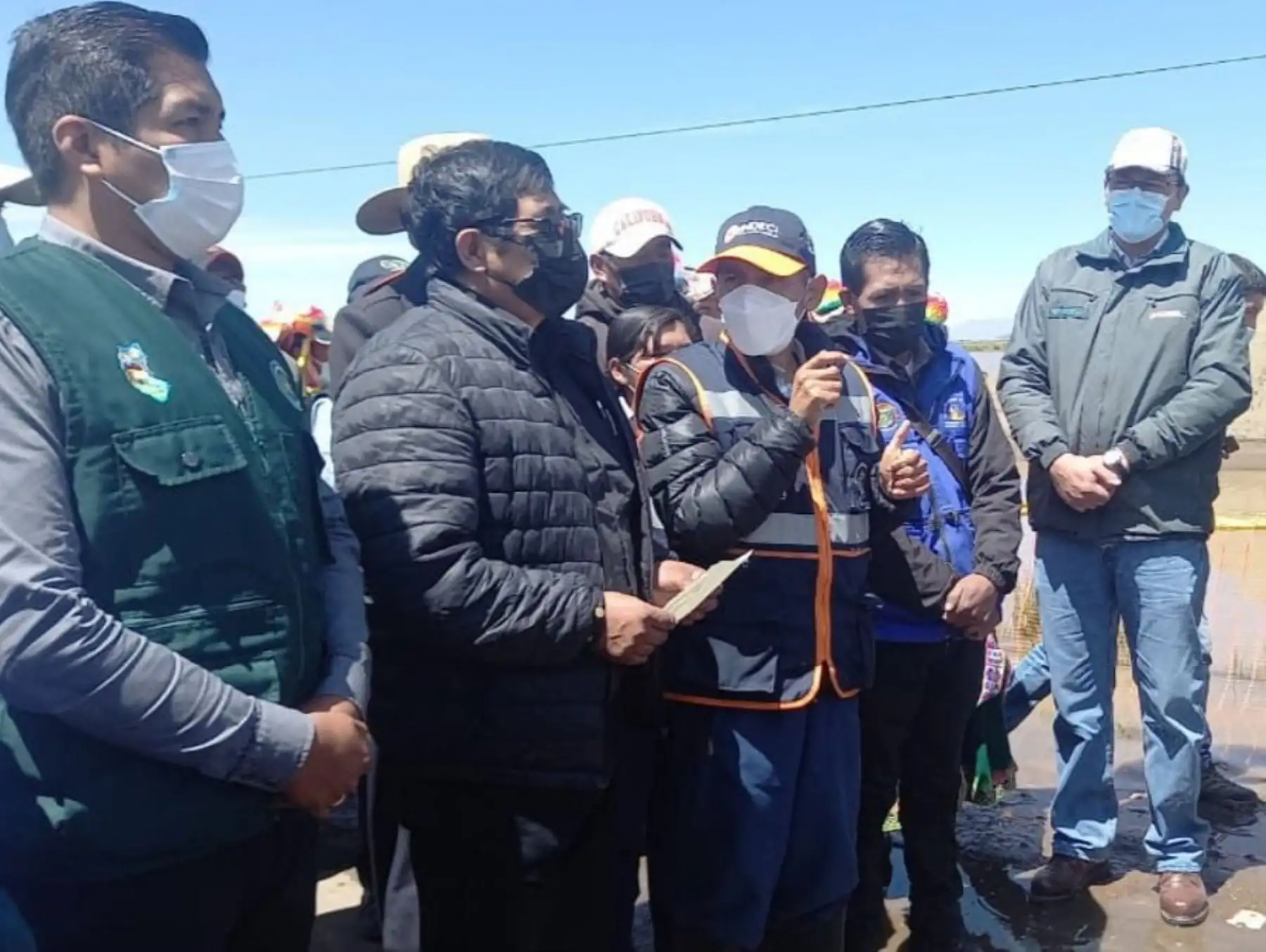 El ministro de Desarrollo Agrario y Riego, Alberto Ramos Quilca, supervisó hoy la zona afectada por el desborde del río Coata, en la región Puno, y solicitó un informe a las autoridades locales y regionales en torno a los daños, con el fin de evaluar una posible declaratoria de emergencia.