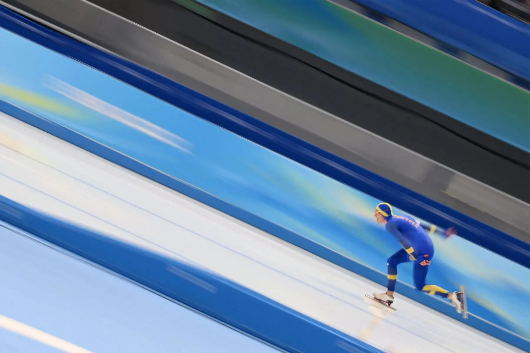 El sueco Nils Van Der Poel compite en el evento de patinaje de velocidad masculino de 5000 m durante los Juegos Olímpicos de Invierno de Beijing 2022 en el Óvalo Nacional de Patinaje de Velocidad en Beijing el 6 de febrero de 2022.
Foto: AFP