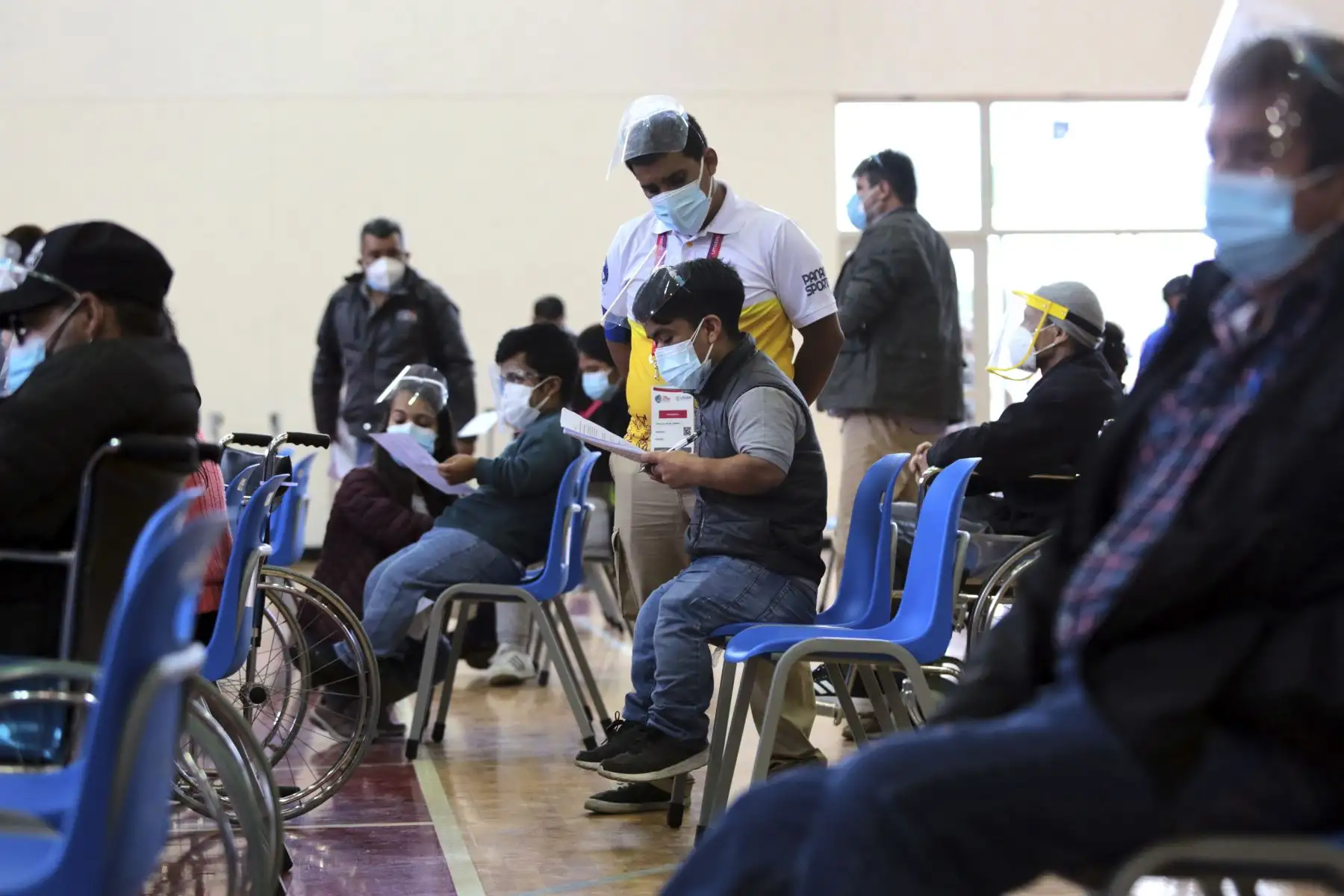 Más de 11 millones de dosis contra la covid 19 se aplicaron en vacunatorios operados por el Proyecto Legado. Durante el 2021 se instalaron e implementaron 31 centros de vacunación, actualmente se mantienen operando 25 locales donde participan más de 3000 voluntarios. El Proyecto Legado continúa siendo un aliado estratégico del Ministerio de Salud, brindando apoyo logístico y operativo en la lucha contra la pandemia. Foto: Legado