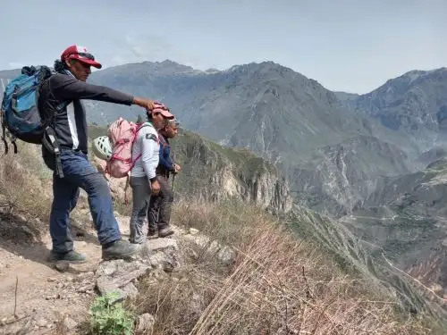 El experimentado rescatista de alta montaña, Eloy Cacya, retomó hoy las labores de búsqueda de la turista belga Natacha de Crombrugghe, que se extravió en el valle del Colca, en Arequipa. ANDINA/Difusión