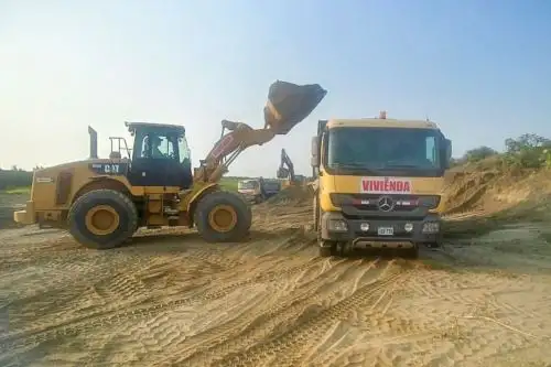 Sector Vivienda inició limpieza y descolmatación del río Piura para ampliar su cauce