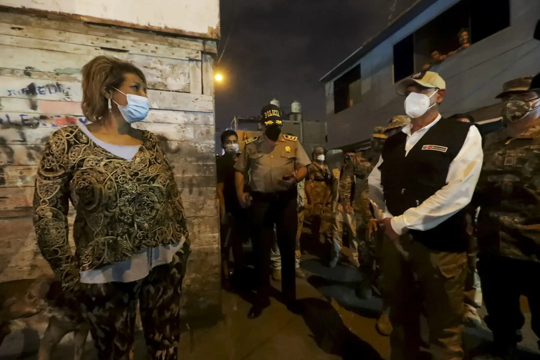 El ministro de Defensa, José Luis Gavidia Arrascue, supervisó el patrullaje que realizan la Policía Nacional y las Fuerzas Armadas en la zona de Puerto Nuevo, en el Callao, en el marco del Estado de Emergencia decretado por el gobierno en Lima y Callao por 45 días. Foto: Mindef