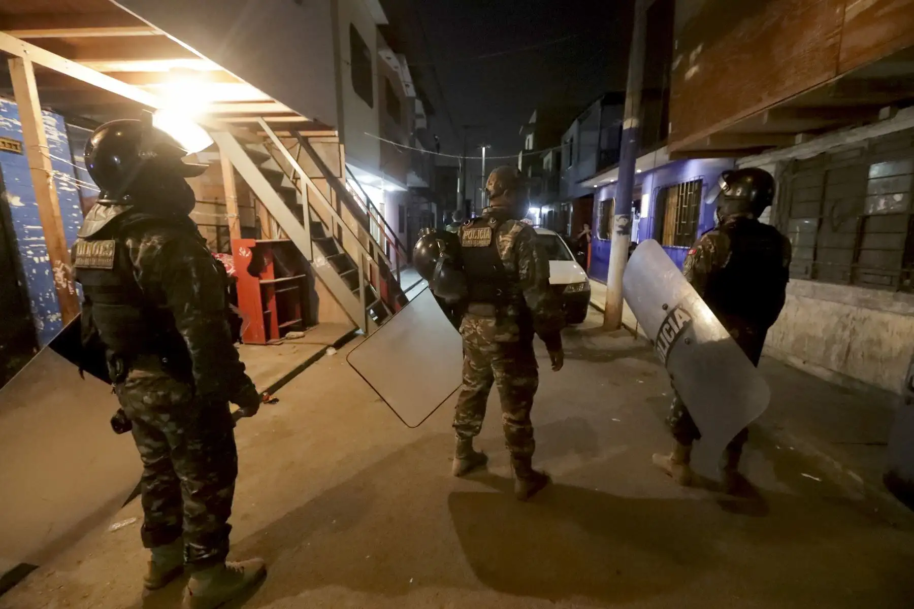 El ministro de Defensa, José Luis Gavidia Arrascue, supervisó el patrullaje que realizan la Policía Nacional y las Fuerzas Armadas en la zona de Puerto Nuevo, en el Callao, en el marco del Estado de Emergencia decretado por el gobierno en Lima y Callao por 45 días. Foto: Difusión
