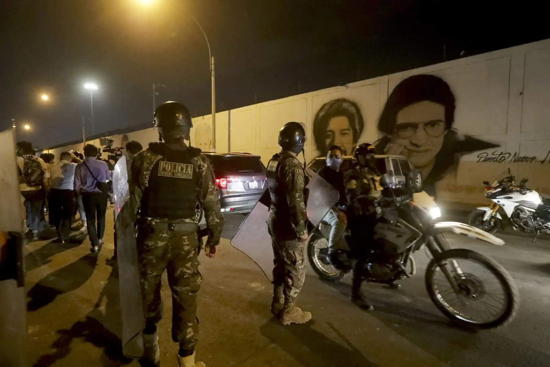 El ministro de Defensa, José Luis Gavidia Arrascue, supervisó el patrullaje que realizan la Policía Nacional y las Fuerzas Armadas en la zona de Puerto Nuevo, en el Callao, en el marco del Estado de Emergencia decretado por el gobierno en Lima y Callao por 45 días. Foto: Difusión