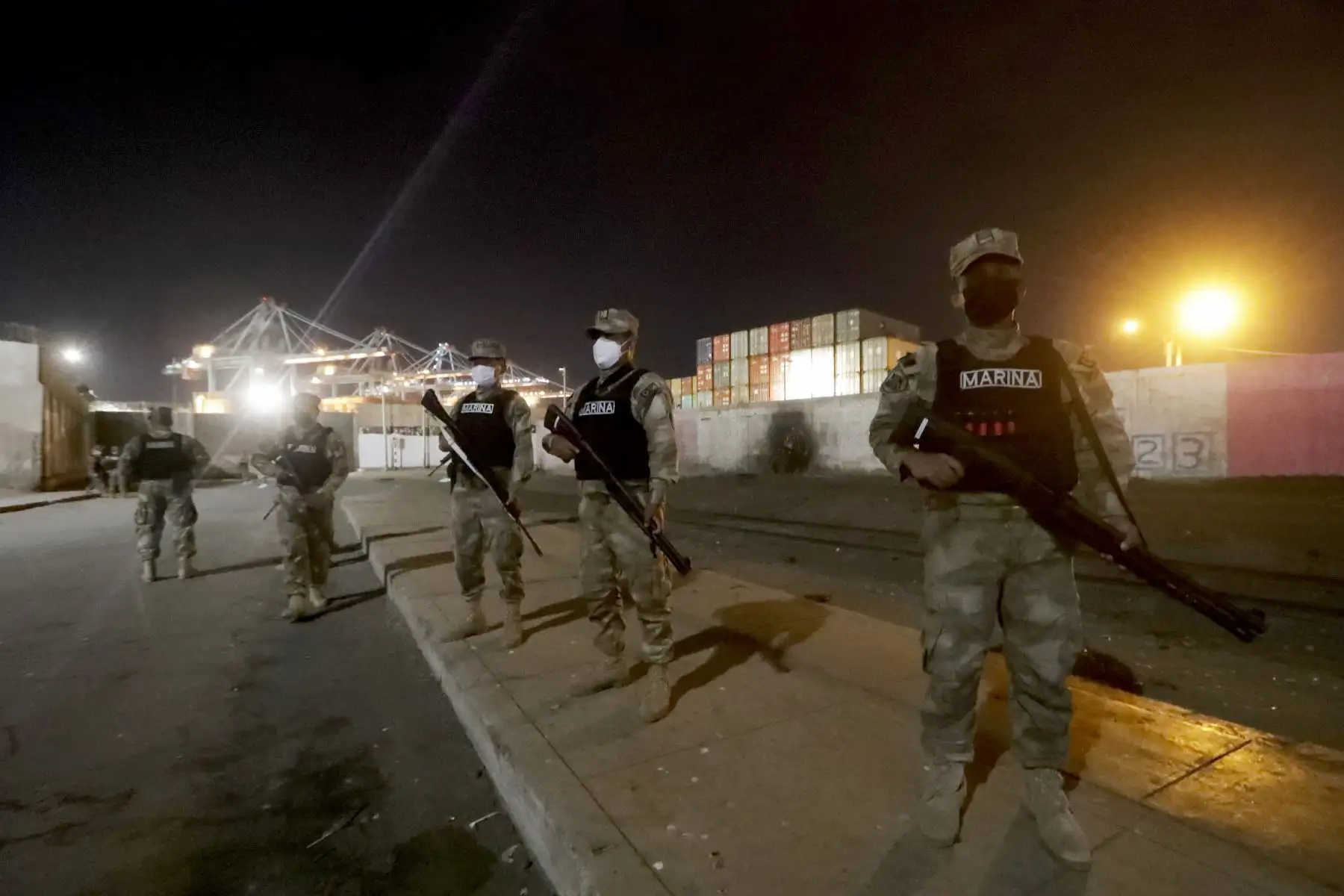 El ministro de Defensa, José Luis Gavidia Arrascue, supervisó el patrullaje que realizan la Policía Nacional y las Fuerzas Armadas en la zona de Puerto Nuevo, en el Callao, en el marco del Estado de Emergencia decretado por el gobierno en Lima y Callao por 45 días. Foto: Difusión
