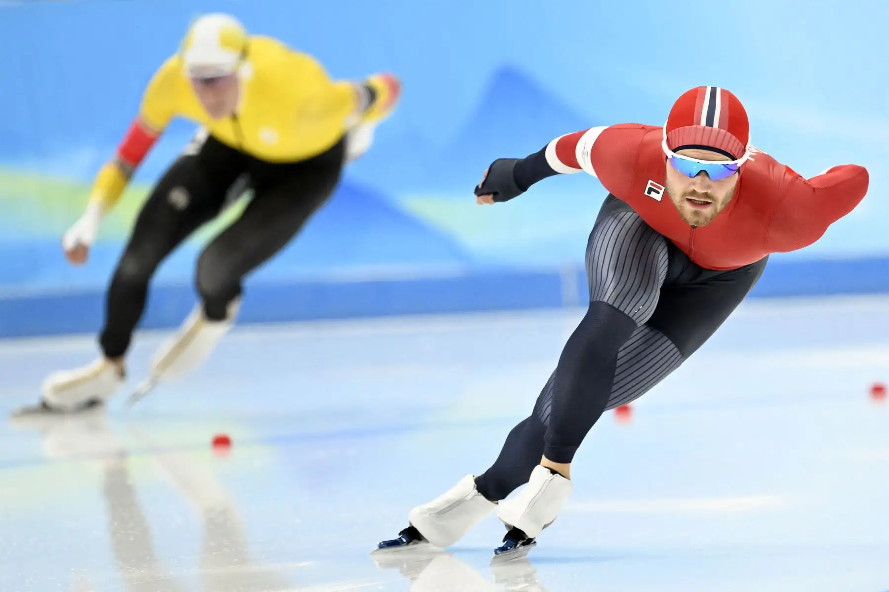 El noruego Kristian Ulekleiv compite en el evento de 1500 m de patinaje de velocidad masculino durante los Juegos Olímpicos de Invierno de Beijing 2022 .Foto: AFP
