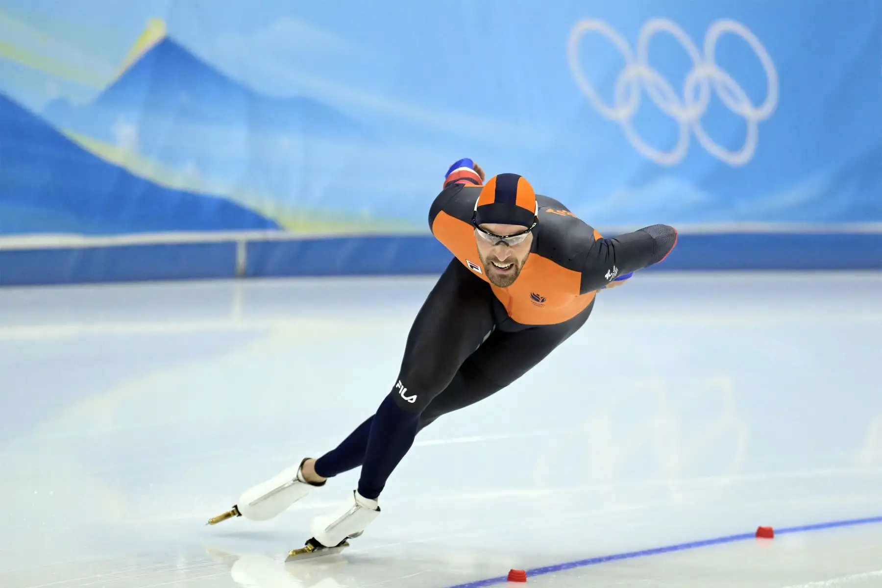 Kjeld Nuis, de Holanda, compite en el evento de 1500 m de patinaje de velocidad masculino durante los Juegos Olímpicos de Invierno de Beijing 2022.
Foto: AFP