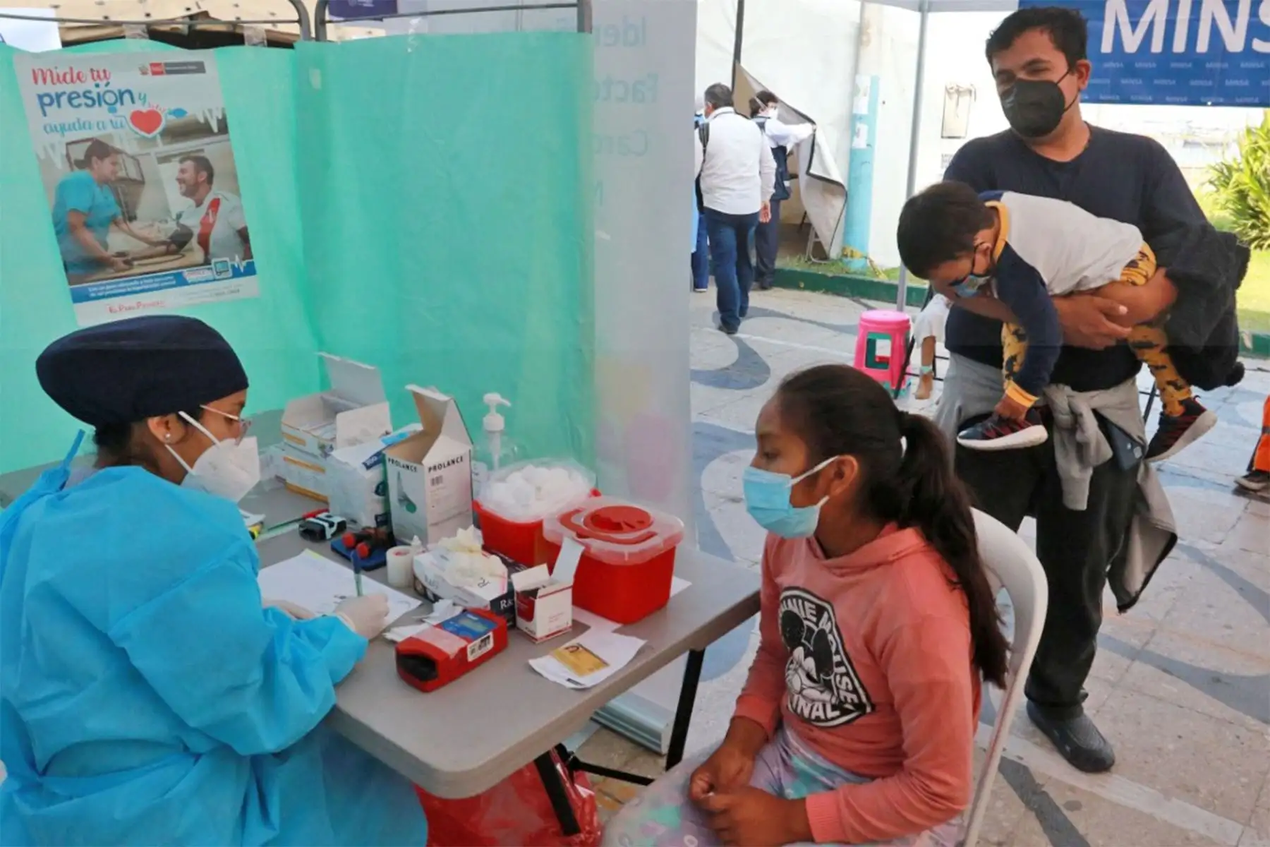 Ministerio de Salud realiza la campaña de salud integral en el balneario de Ancón .La campaña tiene como objetivo, acercar los servicios de salud a la población.
Foto: ANDINA/Héctor Vinces