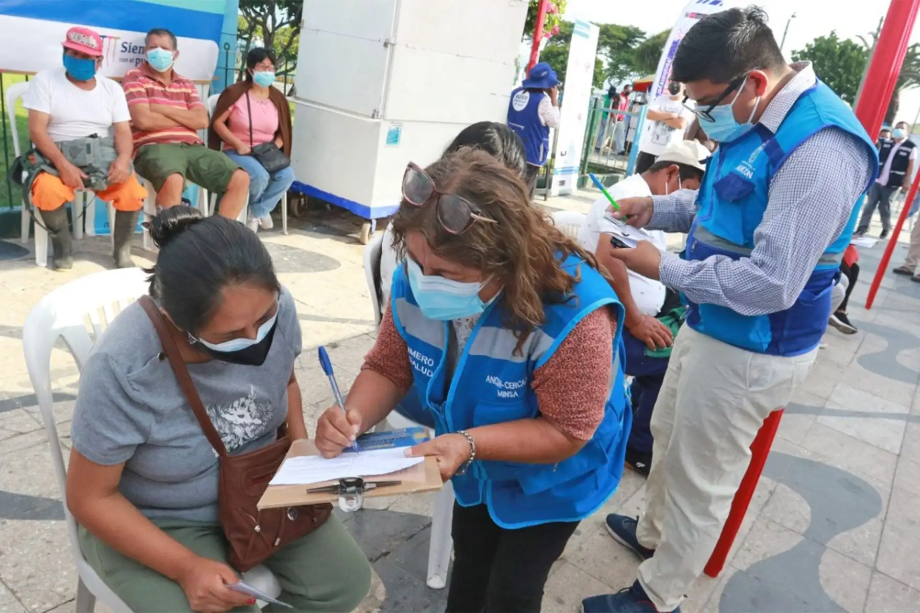 Ministerio de Salud realiza la campaña de salud integral en el balneario de Ancón .La campaña tiene como objetivo, acercar los servicios de salud a la población.
Foto: ANDINA/Héctor Vinces