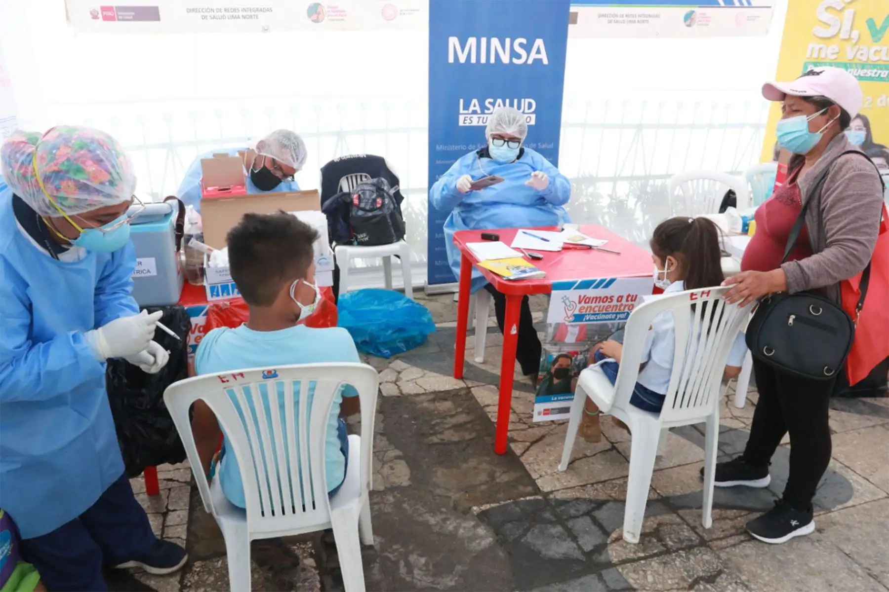 Ministerio de Salud realiza la campaña de salud integral en el balneario de Ancón .La campaña tiene como objetivo, acercar los servicios de salud a la población.
Foto: ANDINA/Héctor Vinces