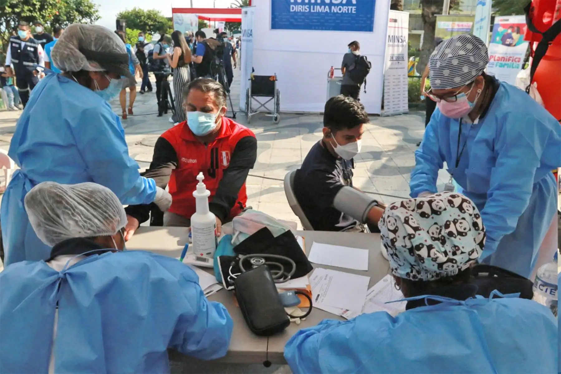 Ministerio de Salud realiza la campaña de salud integral en el balneario de Ancón .La campaña tiene como objetivo, acercar los servicios de salud a la población.
Foto: ANDINA/Héctor Vinces