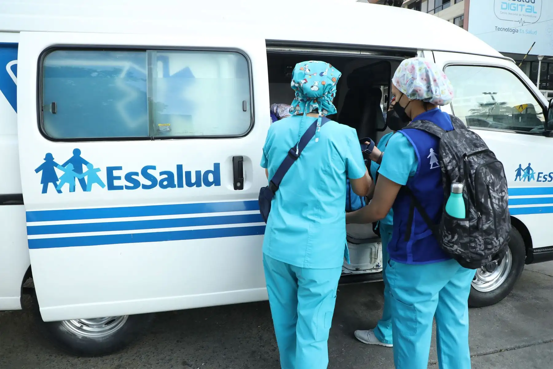 Brigada de EsSalud inmuniza a internas de establecimientos penitenciarios de Santa Mónica, Anexo de Chorrillos y Virgen de Fátima con  la aplicación de la tercera dosis contra la covid-19 .
Foto: EsSalud