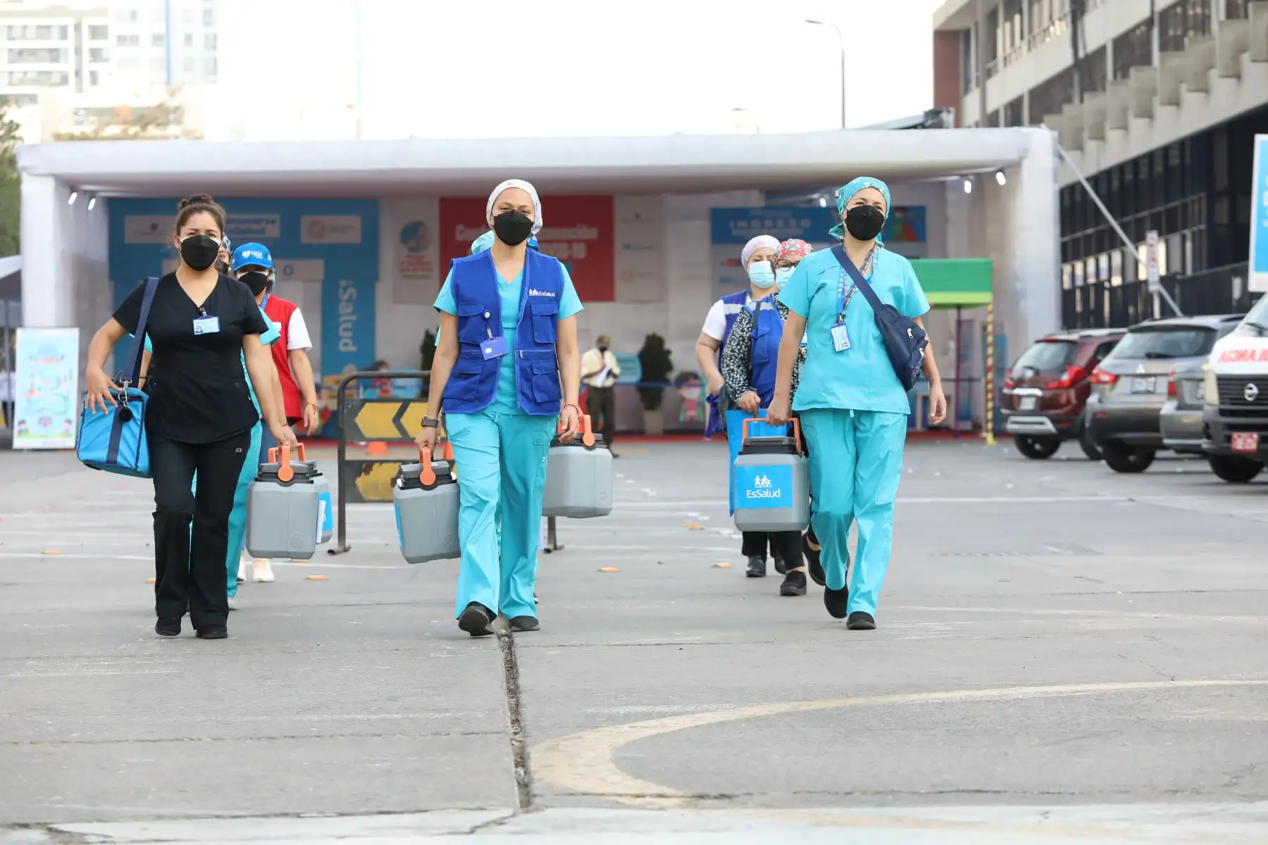 Brigada de EsSalud inmuniza a internas de establecimientos penitenciarios de Santa Mónica, Anexo de Chorrillos y Virgen de Fátima con  la aplicación de la tercera dosis contra la covid-19 .
Foto: EsSalud