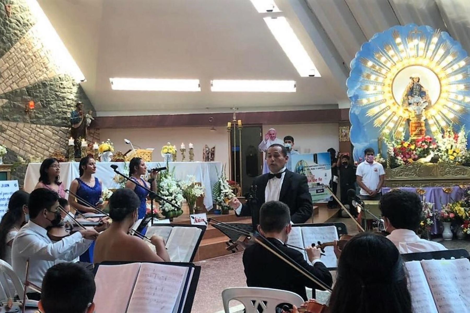 Presentación musical en misa en honor al Divino Niño del Milagro, en Lambayeque. Foto: ANDINA/Difusión
