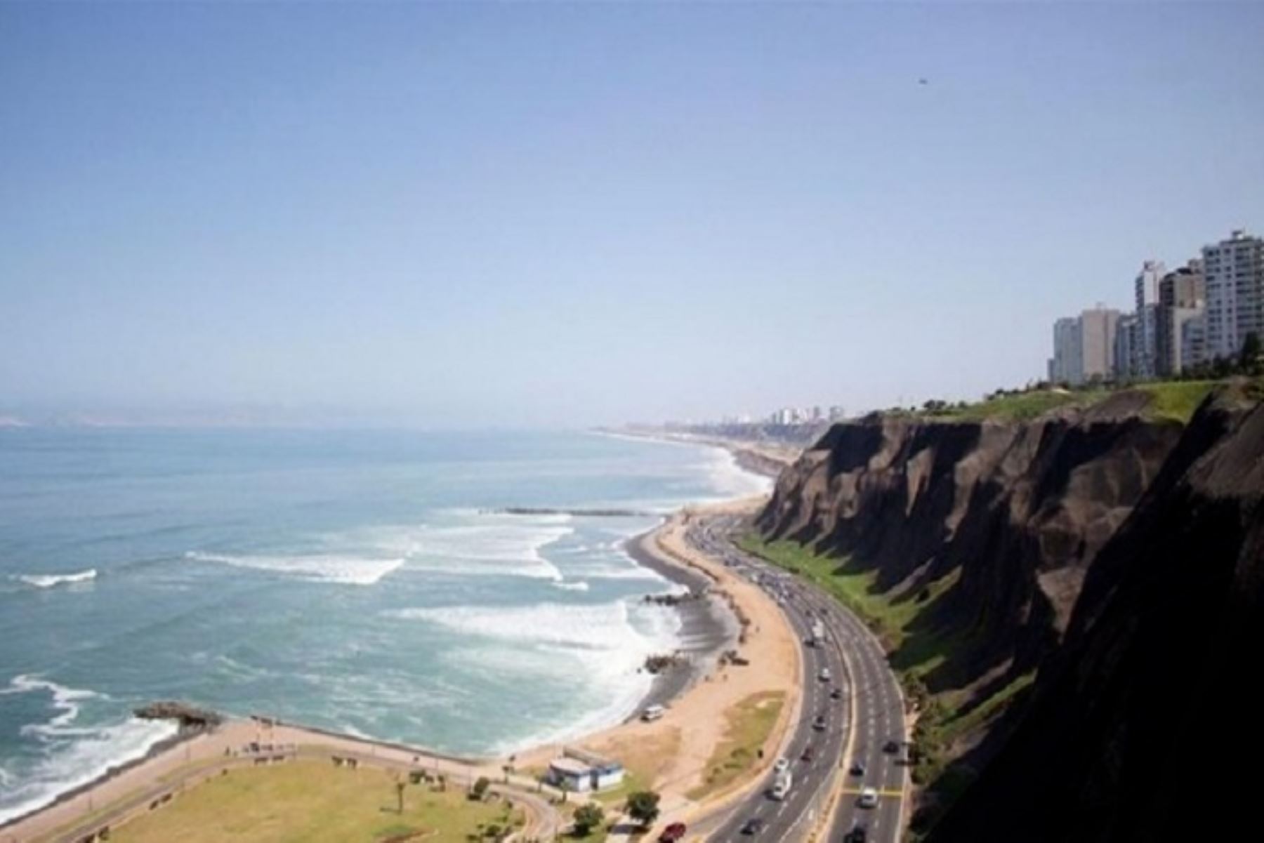 En las noches y madrugadas se esperan temperaturas próximas a 16-19 grados Celsius en Lima, 13-16 grados Celsius en Ica y 14-15 grados Celsius en Arequipa.