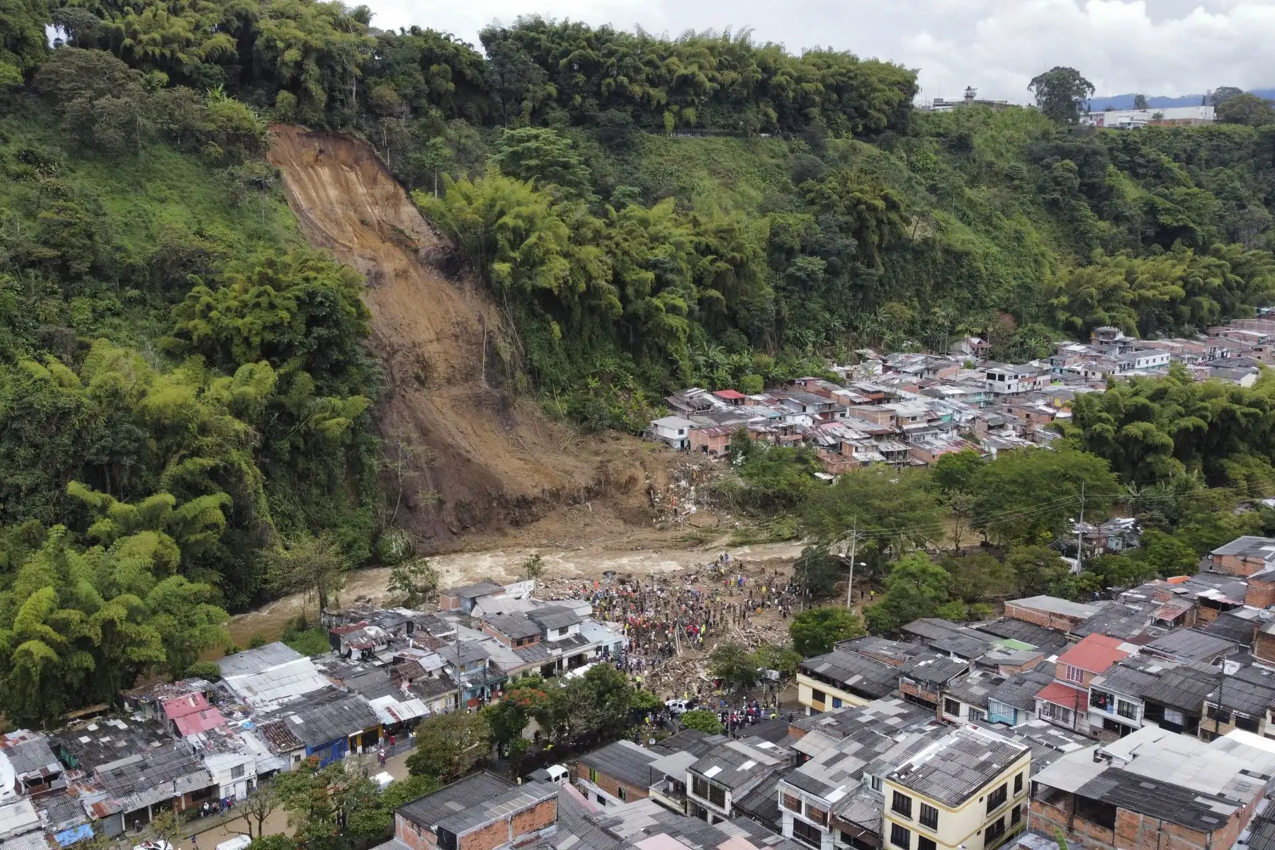 Vista aérea del deslizamiento de tierra provocado por fuertes lluvias en Pereira, departamento de Risaralda, Colombia, el 8 de febrero de 2022.
Foto: Andina/AFP