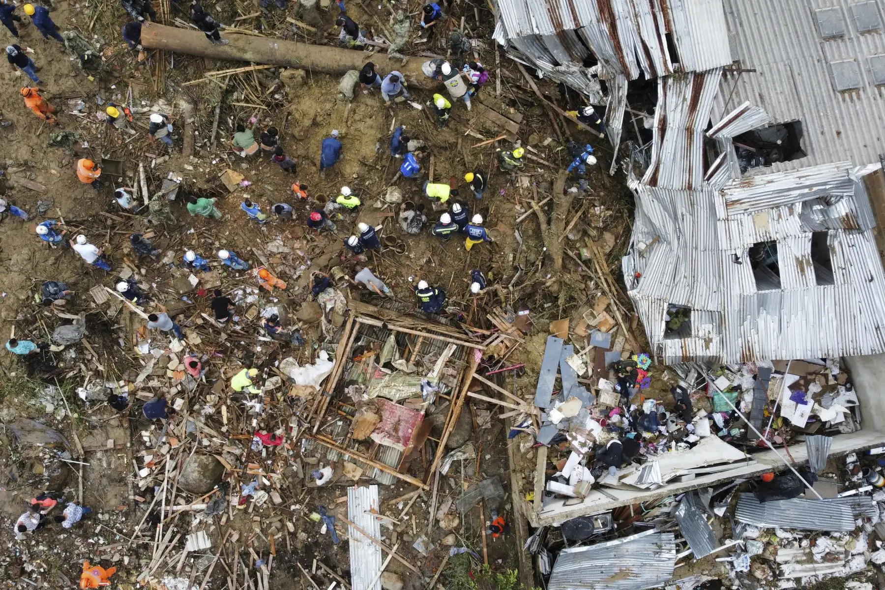 Vista aérea del deslizamiento de tierra provocado por fuertes lluvias en Pereira, departamento de Risaralda, Colombia, el 8 de febrero de 2022.
Foto: Andina/AFP