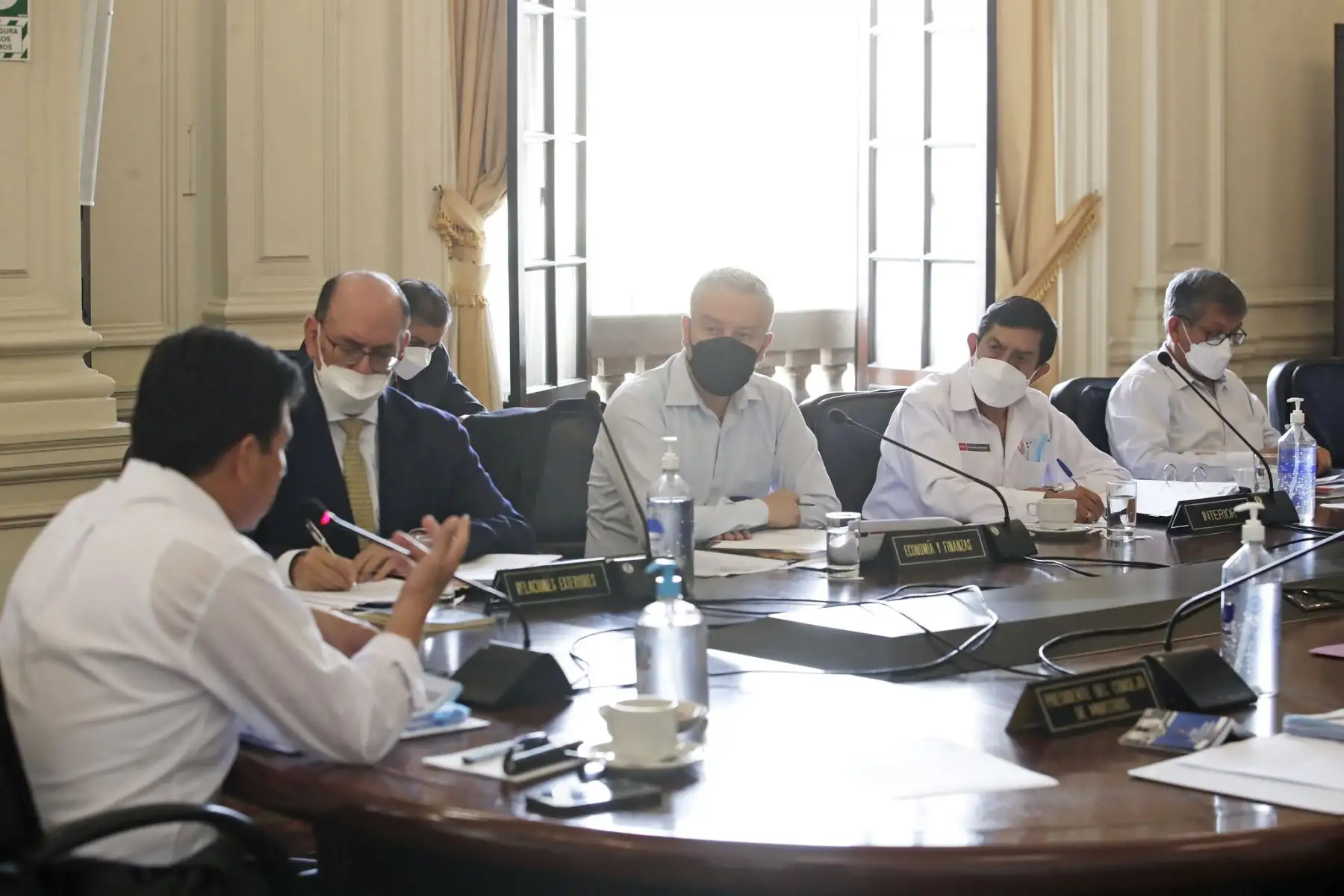 Presidente Pedro Castillo, junto con el jefe del Gabinete Ministerial, Aníbal Torres, lidera sesión del Consejo de Ministros.
Foto: ANDINA/Prensa Presidencia