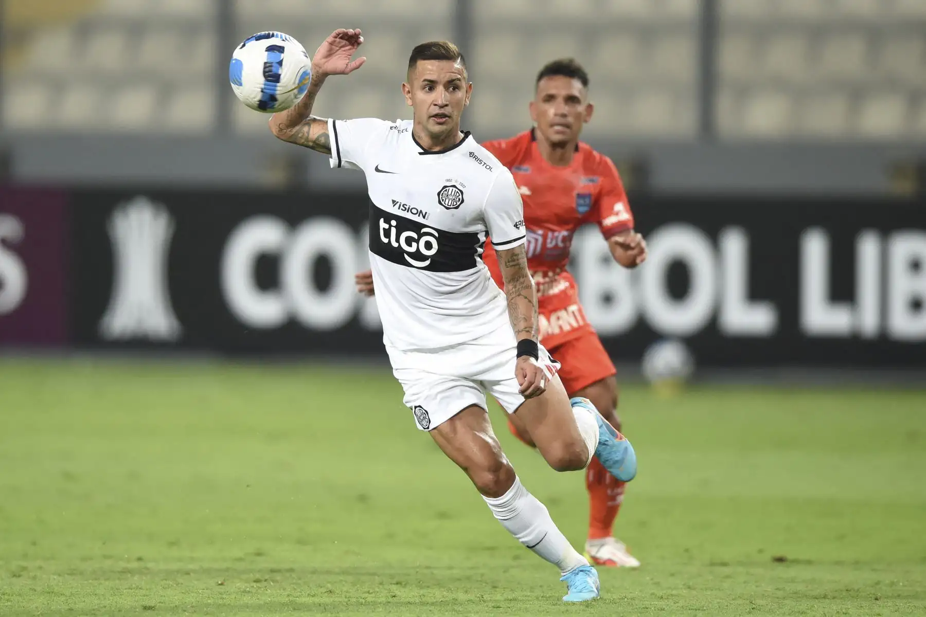 Derlis González del Olimpia de Paraguay, durante el partido de fútbol de la Copa Libertadores en el Estadio Nacional de Lima.
Foto: AFP