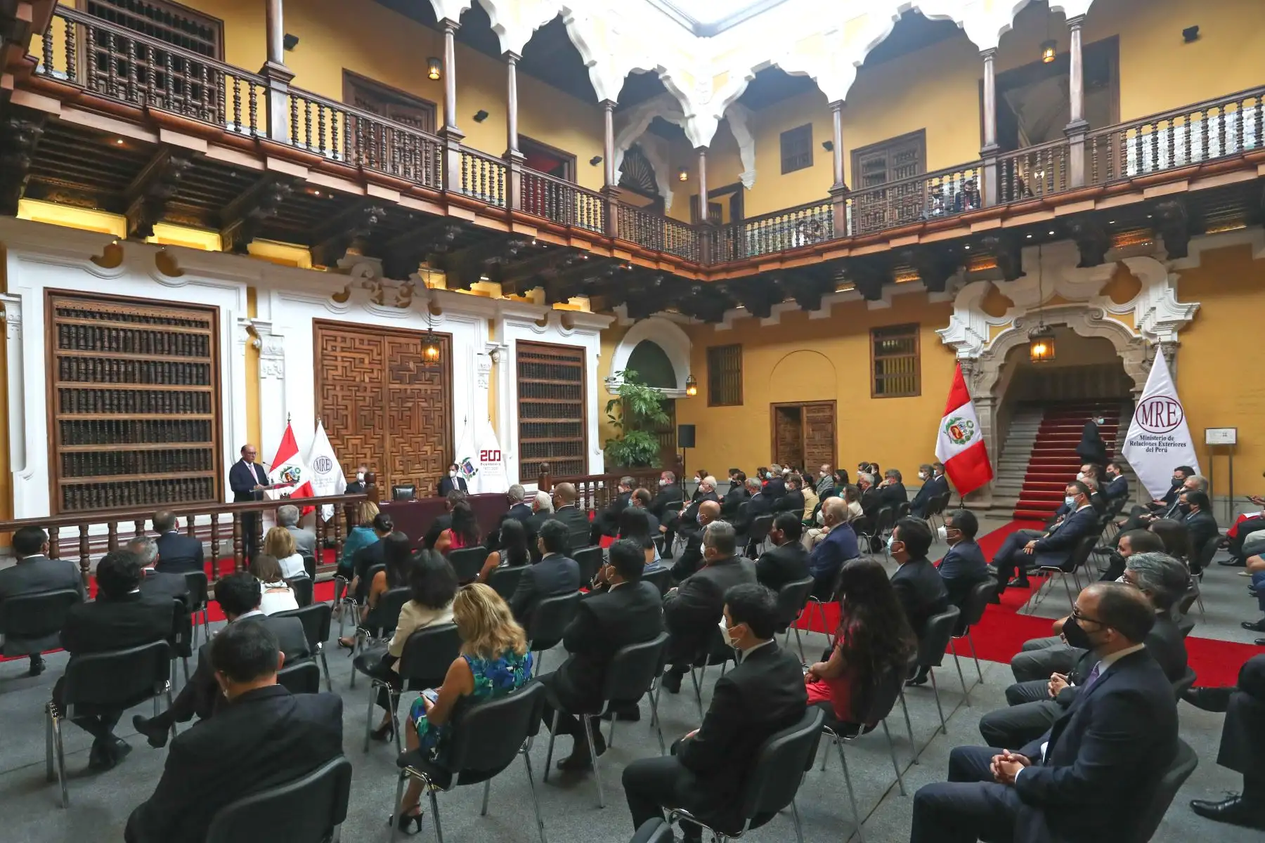 Ceremonia de transferencia de cargo del exministro de Relaciones Exteriores, Óscar Maúrtua al nuevo ministro, Cesar Landa Arroyo. En su discurso mencionó que abrirá las puertas del Palacio Torre Tagle a la población y desplegará una "diplomacia Andina" para fortalecer vínculos entre los países de América Latina. Foto: ANDINA/ Carla Patiño
