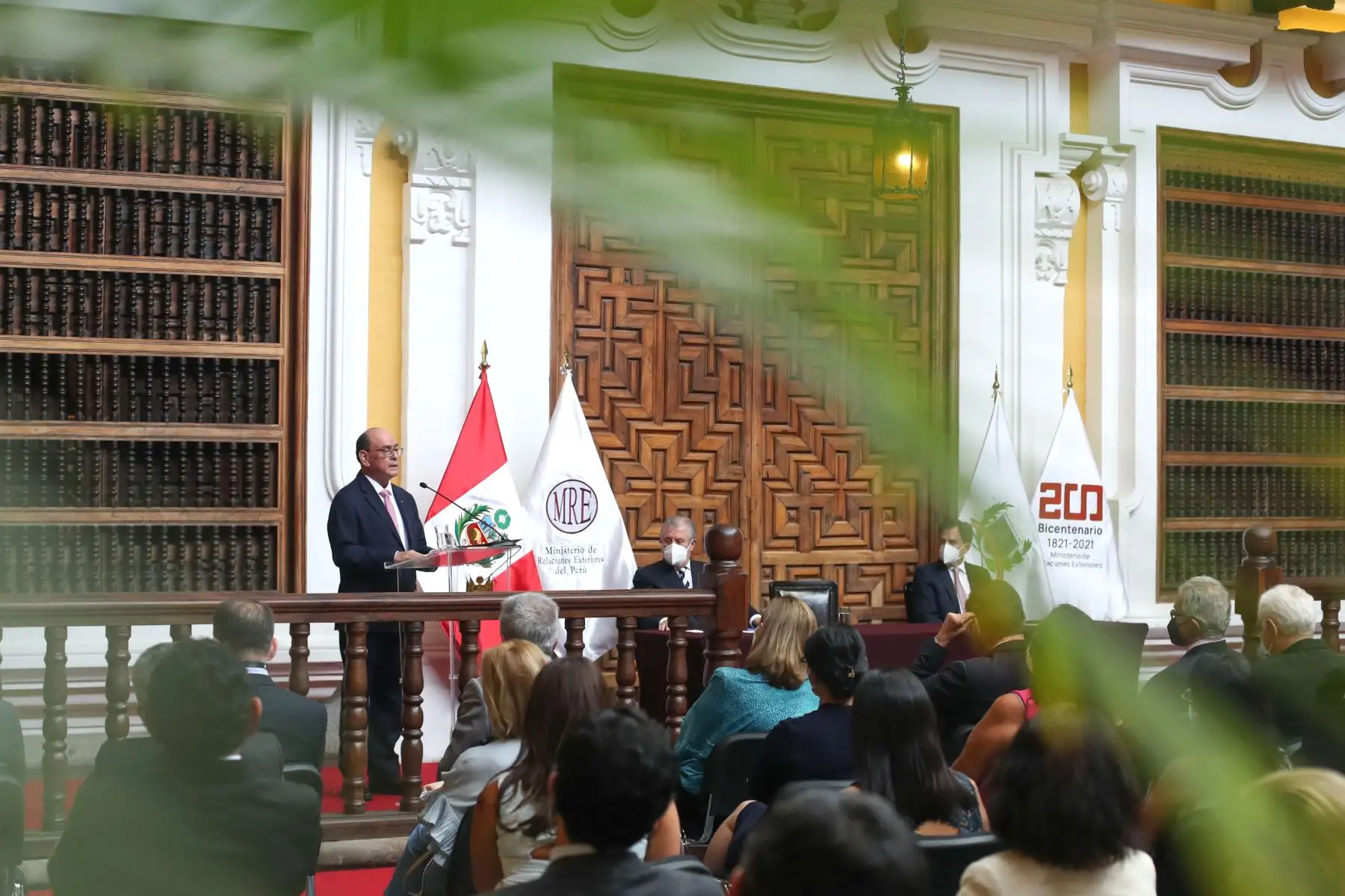 Ceremonia de transferencia de cargo del exministro de Relaciones Exteriores, Óscar Maúrtua al nuevo ministro, Cesar Landa Arroyo. En su discurso mencionó que abrirá las puertas del Palacio Torre Tagle a la población y desplegará una "diplomacia Andina" para fortalecer vínculos entre los países de América Latina. Foto: ANDINA/ Carla Patiño
