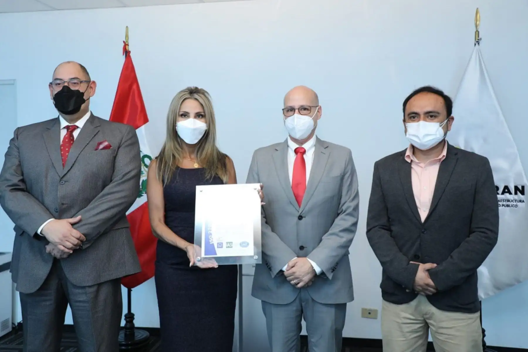 Verónica Zambrano, presidenta del Ositran en la ceremonia de entrega del ISO 27001. Foto: Cortesía.