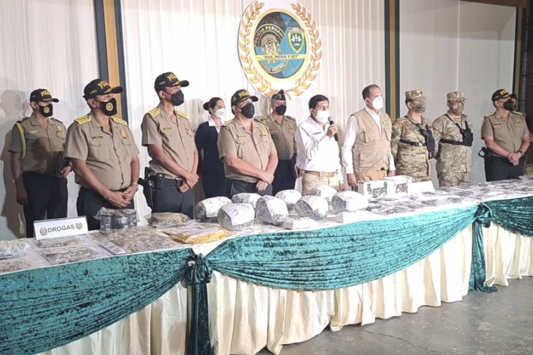 Ministros del Interior y de Defensa presentan resultados de la acción policial en el marco del estado de emergencia en Lima y Callao. Foto: captura TV.