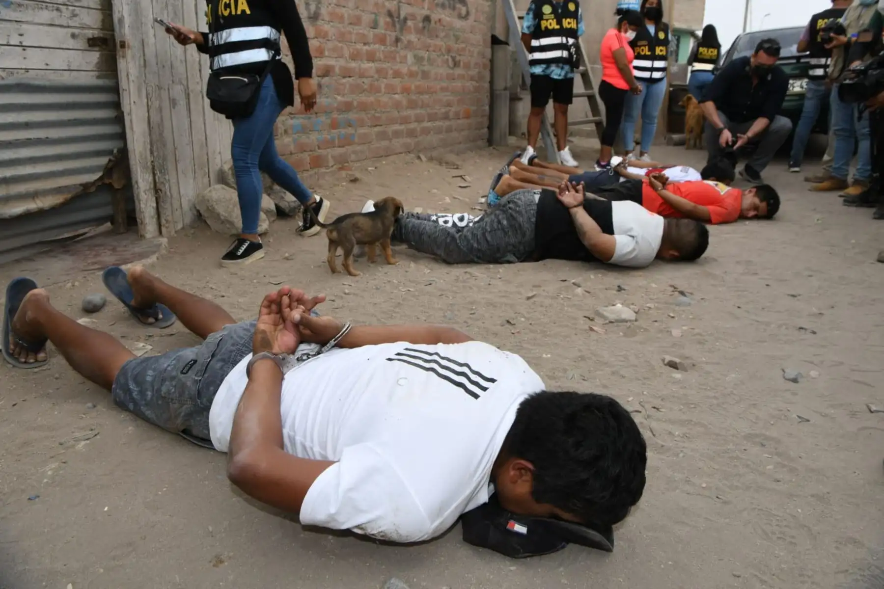 El ministro de Interior, Alfonso Chávarry, destacó la labor de la PNP en la captura de la banda delictiva "Los malditos del cementerio" en Villa El Salvador (VES), inmersos en el delito contra el patrimonio, en la modalidad de robo agravado. Foto: Mininter