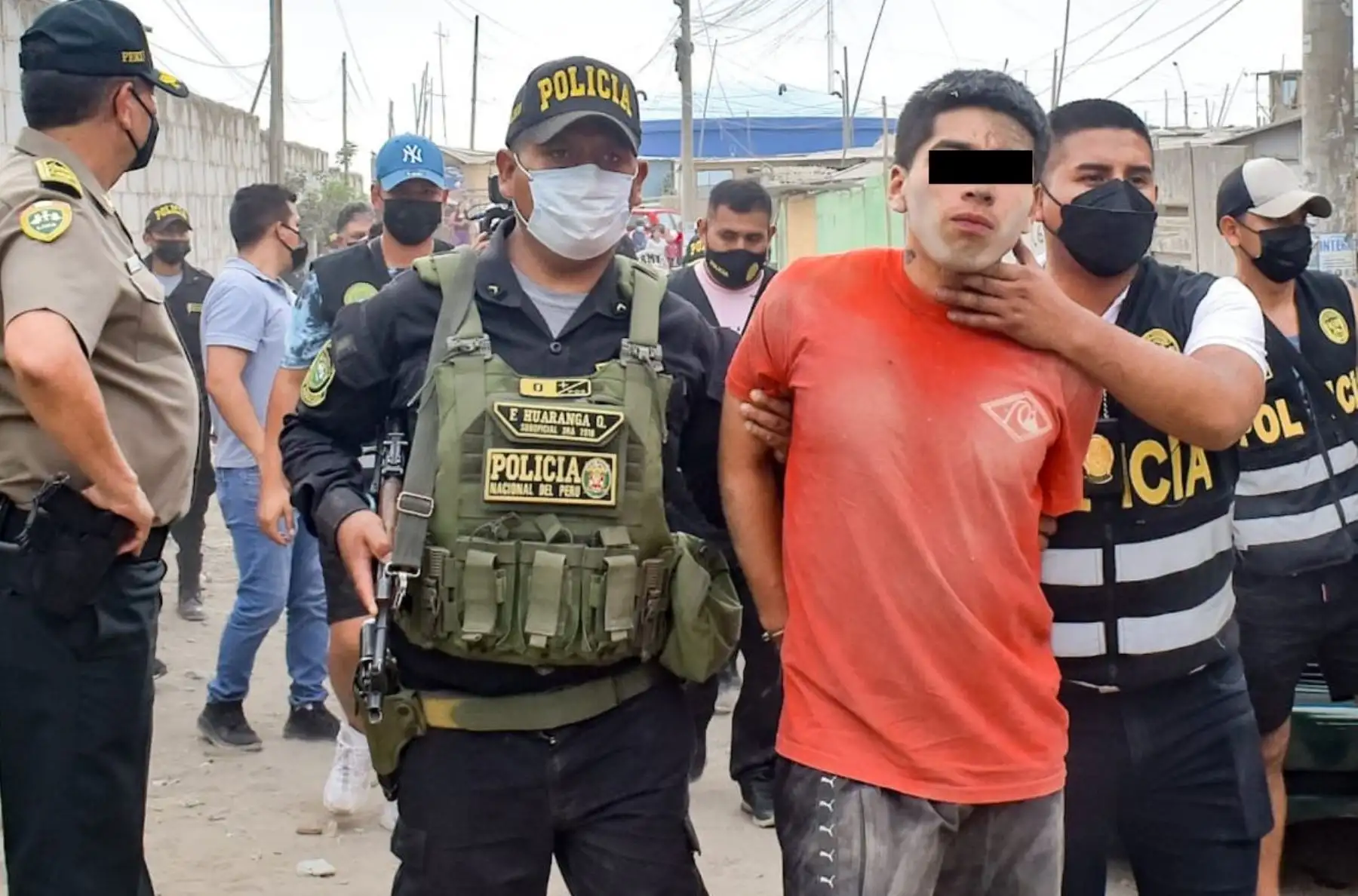El ministro de Interior, Alfonso Chávarry, destacó la labor de la PNP en la captura de la banda delictiva "Los malditos del cementerio" en Villa El Salvador (VES), inmersos en el delito contra el patrimonio, en la modalidad de robo agravado. Foto: Mininter