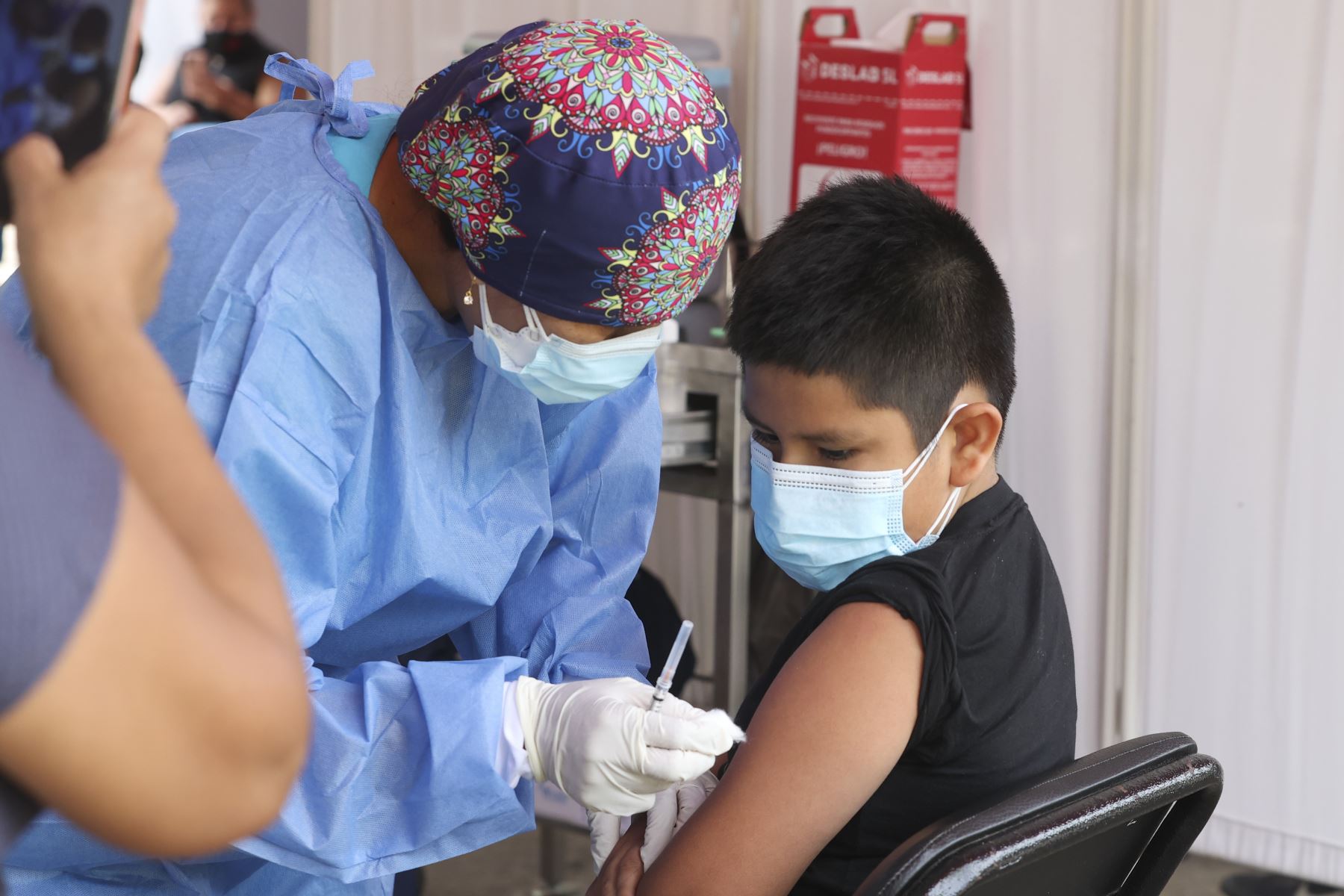 A partir del sábado 19 de febrero, los centros de vacunación contra el covid-19 atenderán con normalidad a los niños de 5 a 11 años que requieran su primera o segunda dosis. Foto: ANDINA/Vidal Tarqui.
