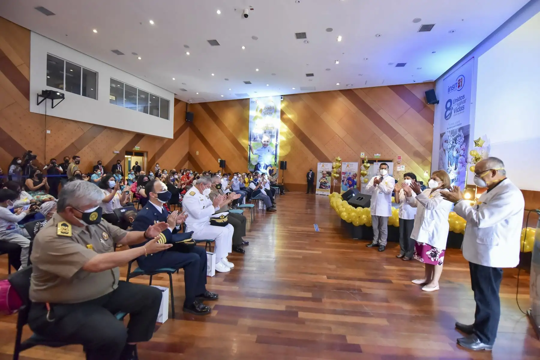 La directora general del INSN-San Borja, doctora Zulema Tomas Gonzáles, agradeció el gran compromiso y solidaridad de estas instituciones que permite salvar las vidas de estos pequeños ayudándolos a que puedan cumplir sus sueños, y por eso el nombre de la campaña “Aliados por un Sueño”.  Foto: Difusión