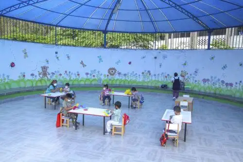 Personal municipal de Jesús María constató cumplimiento de la distancia entre estudiantes. ANDINA/Difusión