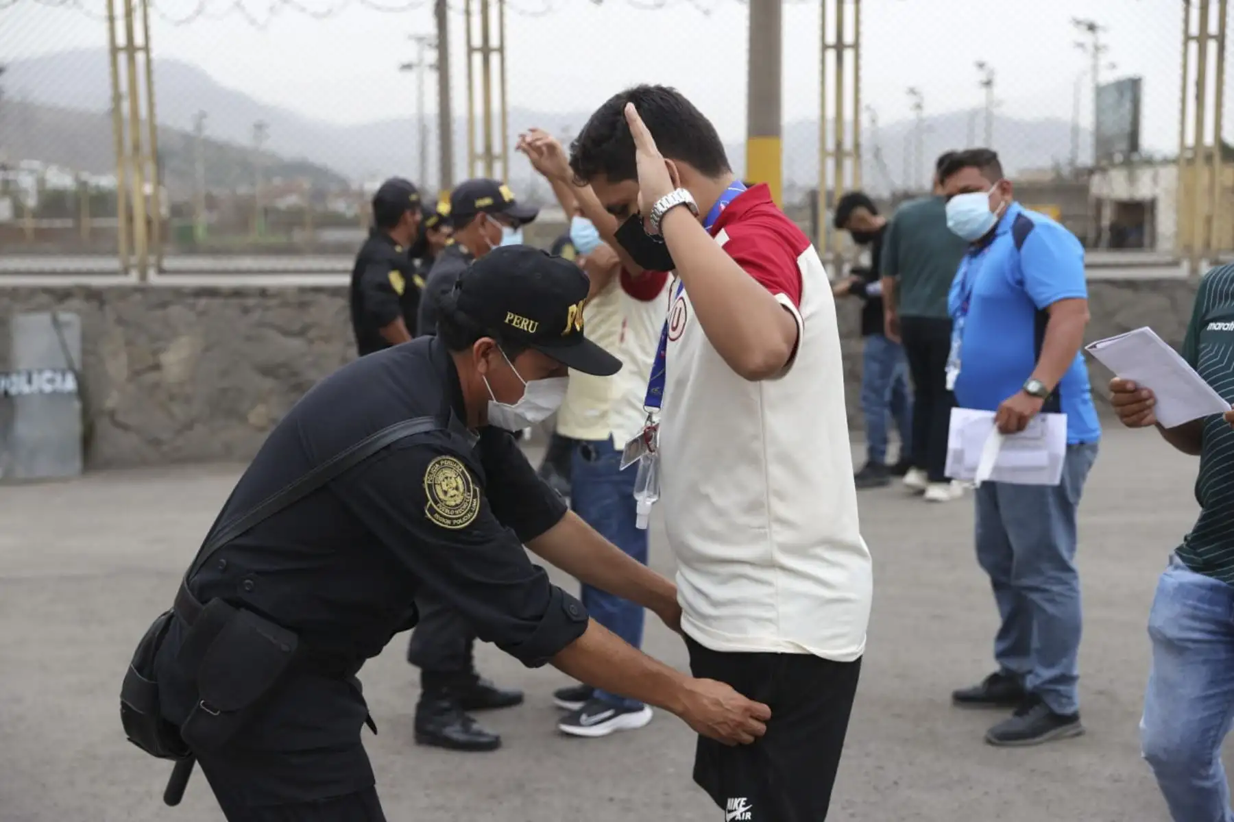 Estadio Monumental abrió sus tribunas al público en el partido entre Universitario y San Martín. Desde este 11 de febrero los hinchas podrán ver los partidos desde las tribunas. Se ha confirmado que el aforo en los estadios para eventos deportivos se incrementó hasta el 70 % en las provincias en nivel de alerta alto por la pandemia de covid-19.  Foto: ANDINA/Jhonel Rodriguez
