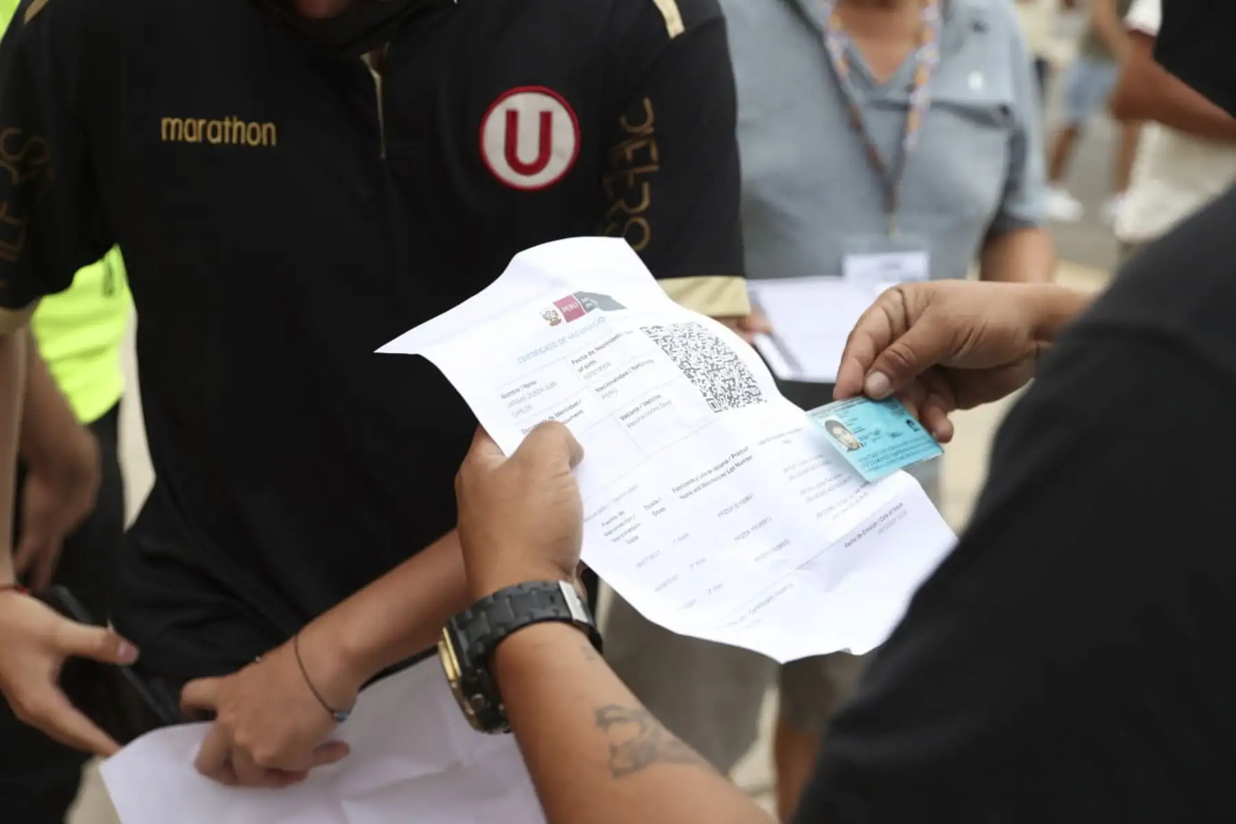 Estadio Monumental abrió sus tribunas al público en el partido entre Universitario y San Martín. Desde este 11 de febrero los hinchas podrán ver los partidos desde las tribunas. Se ha confirmado que el aforo en los estadios para eventos deportivos se incrementó hasta el 70 % en las provincias en nivel de alerta alto por la pandemia de covid-19.  Foto: ANDINA/Jhonel Rodriguez
