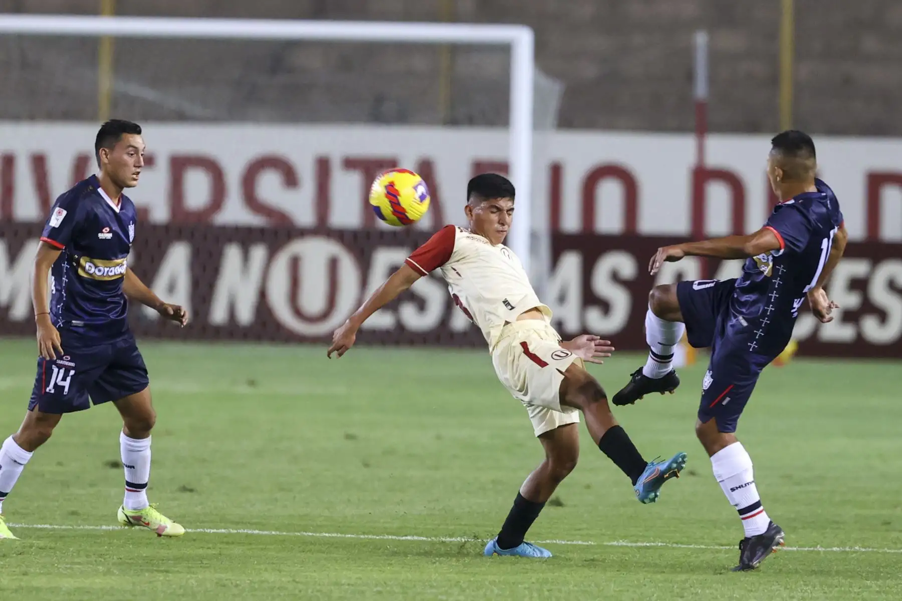 Universitario de Deportes se enfrenta a Universidad San Martín en el Estadio Monumental de Ate en un partido que abre la segunda jornada de la Fase 1 de la Liga 1 2022. Foto: ANDINA/Jhonel Rodriguez