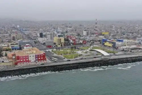 El Ministerio de Vivienda, Construcción y Saneamiento recibirá hasta el martes 15 de febrero los aportes de la ciudadanía a la propuesta normativa de lineamientos para el análisis y diseño de estructuras que se ubican en la zona de playa protegida, que busca reducir el riesgo de que colapsen por inundaciones producto de oleajes anómalos y tsunamis.