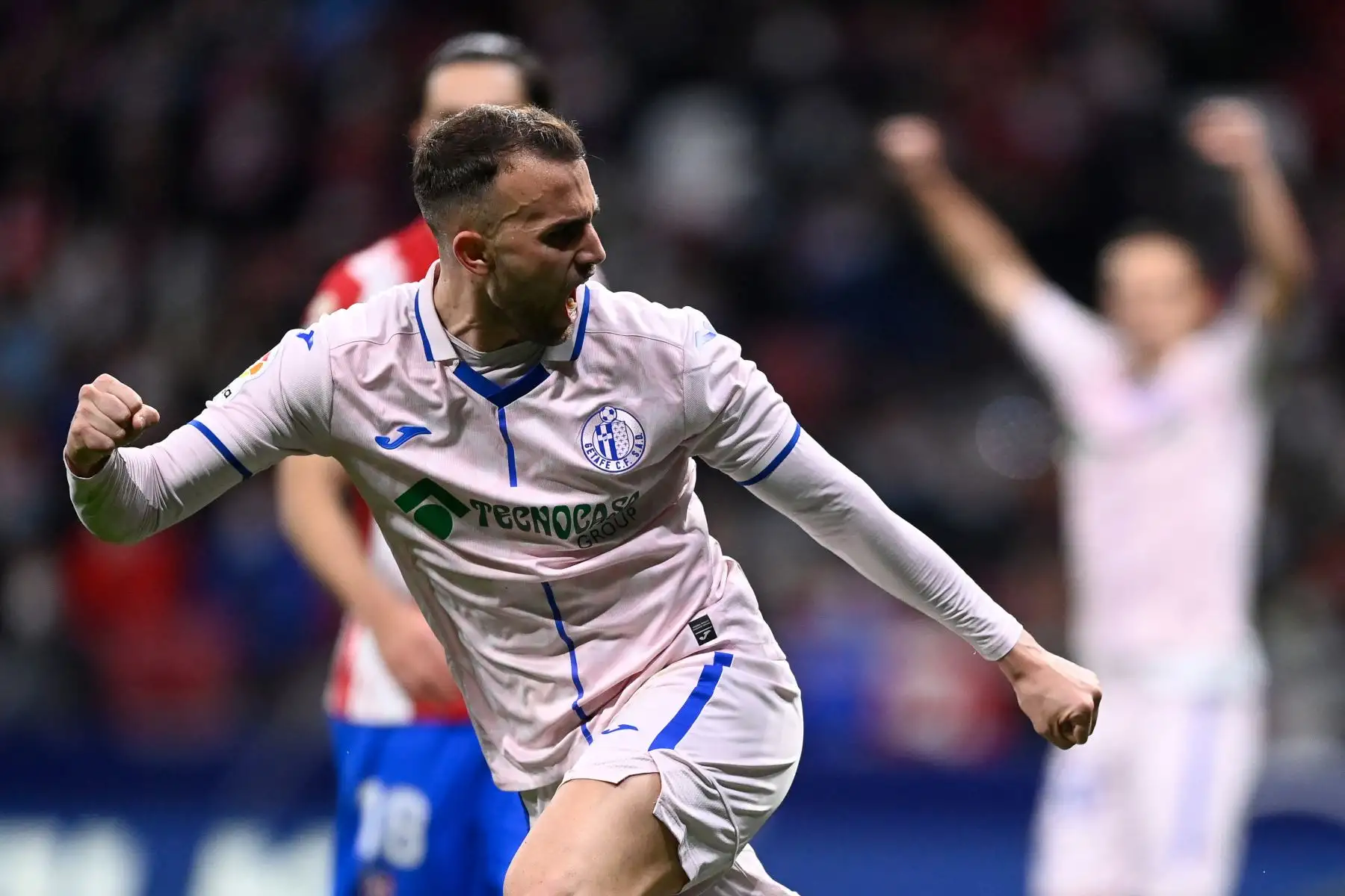 El delantero español del Getafe, Borja Mayoral, celebra después de marcar el primer gol de su equipo durante el partido de fútbol de la liga española entre el Club Atlético de Madrid y el Getafe. Foto: AFP