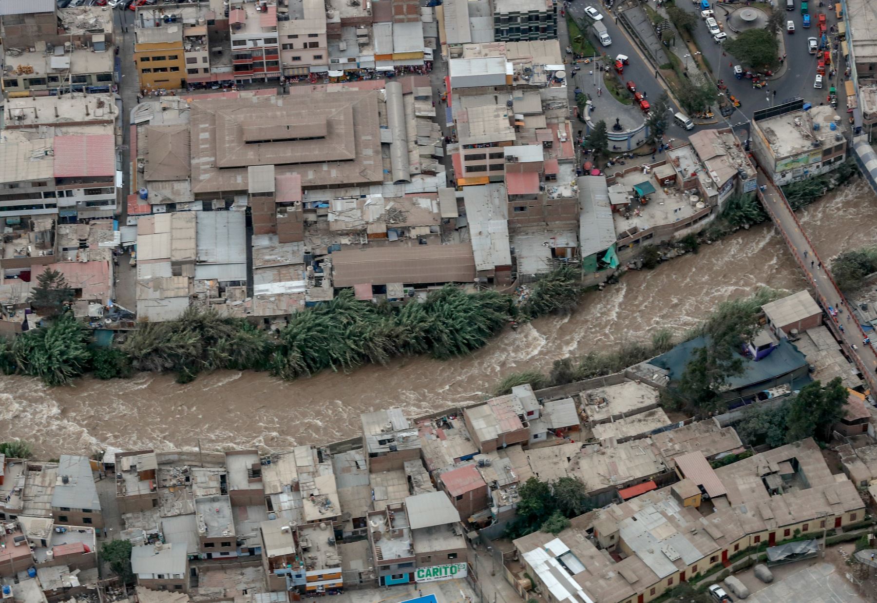 Presidente Pedro Castillo sobrevoló el río Chillón para constatar contaminación por residuos sólidos y situación de comunidades aledañas.
Foto: ANDINA/Prensa Presidencia