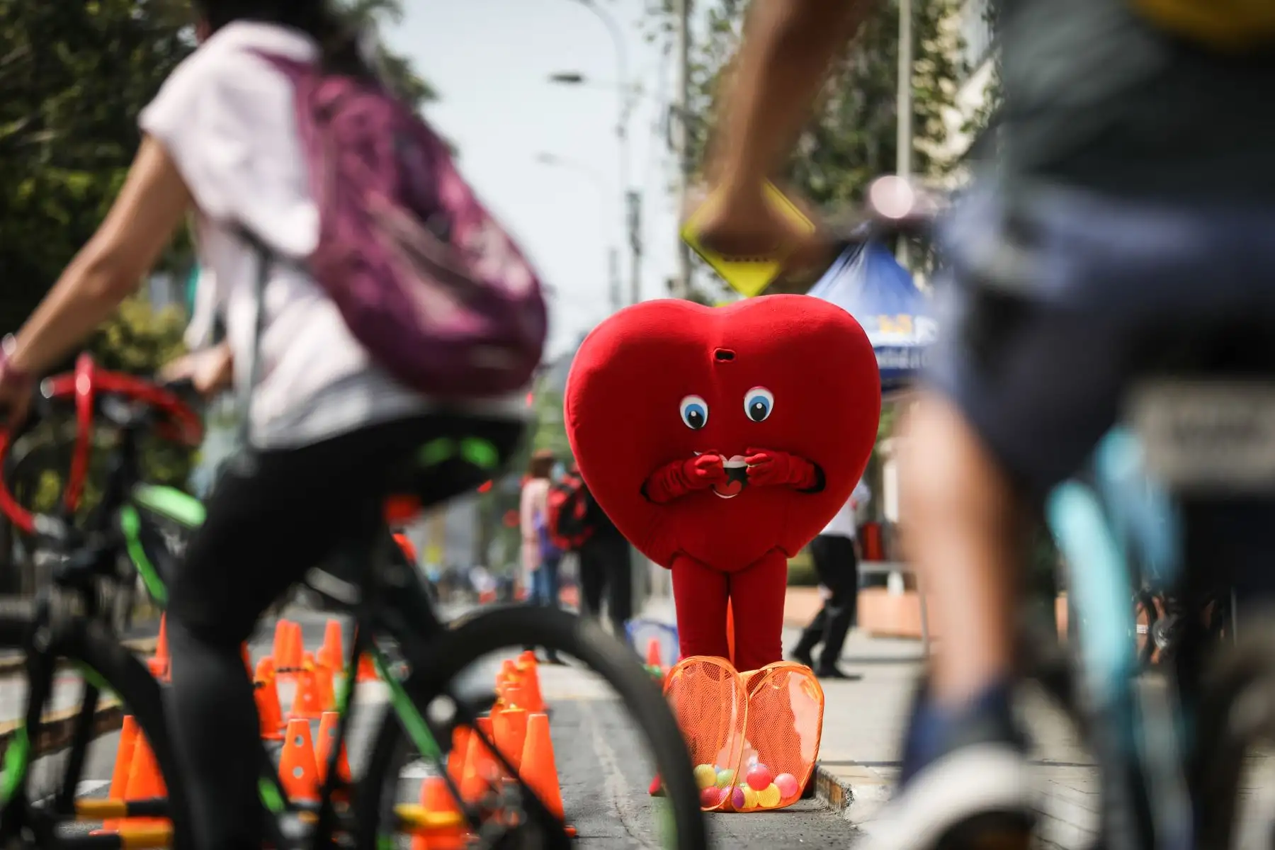 Ciclistas celebran el amor y la amistad pedaleando en la ciclovía de la Av. Arequipa. Amigos, enamorados, novios y esposos participan de las actividades por motivo del Día de San Valentín. Foto: MML