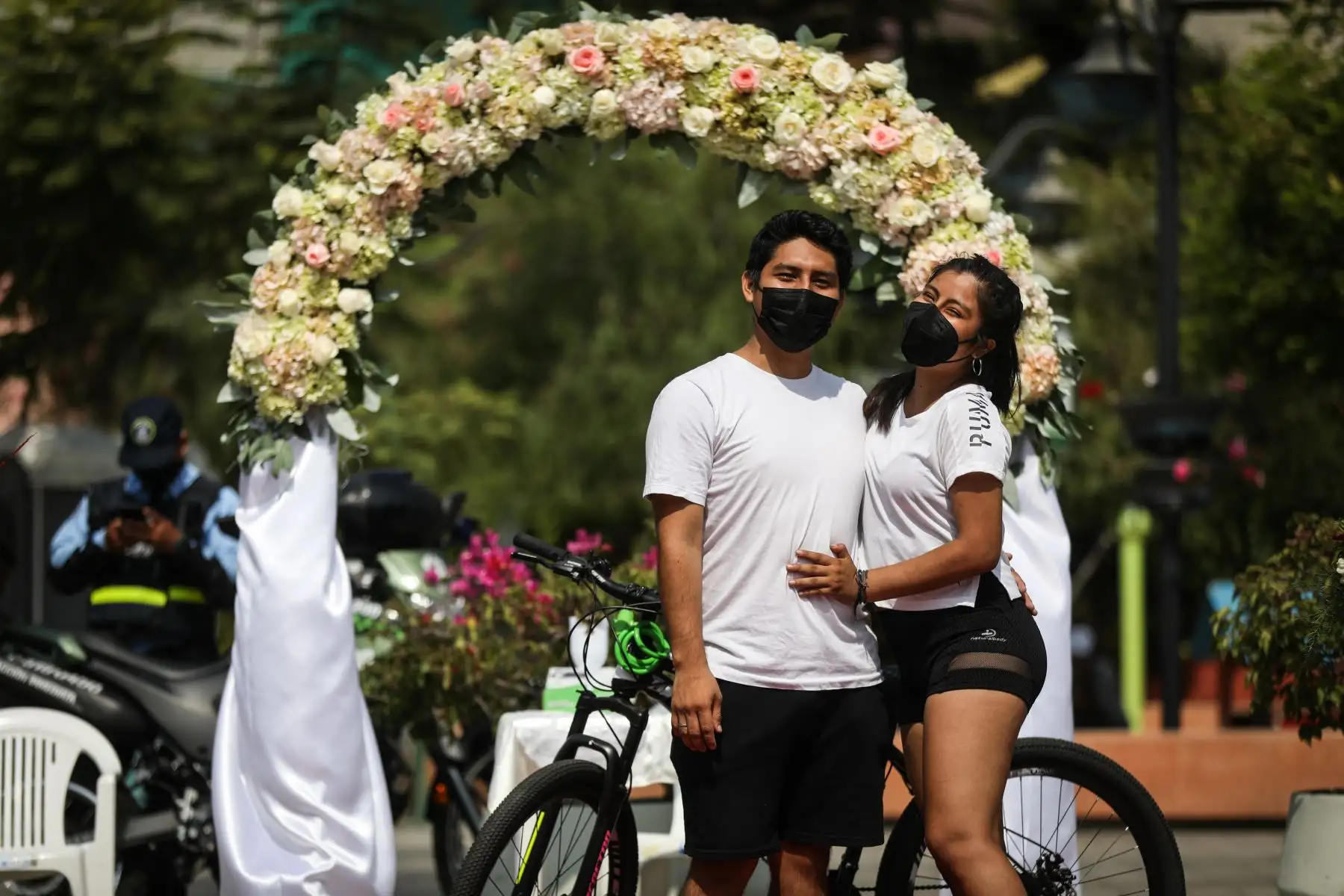 Ciclistas celebran el amor y la amistad pedaleando en la ciclovía de la Av. Arequipa. Amigos, enamorados, novios y esposos participan de las actividades por motivo del Día de San Valentín. Foto: MML