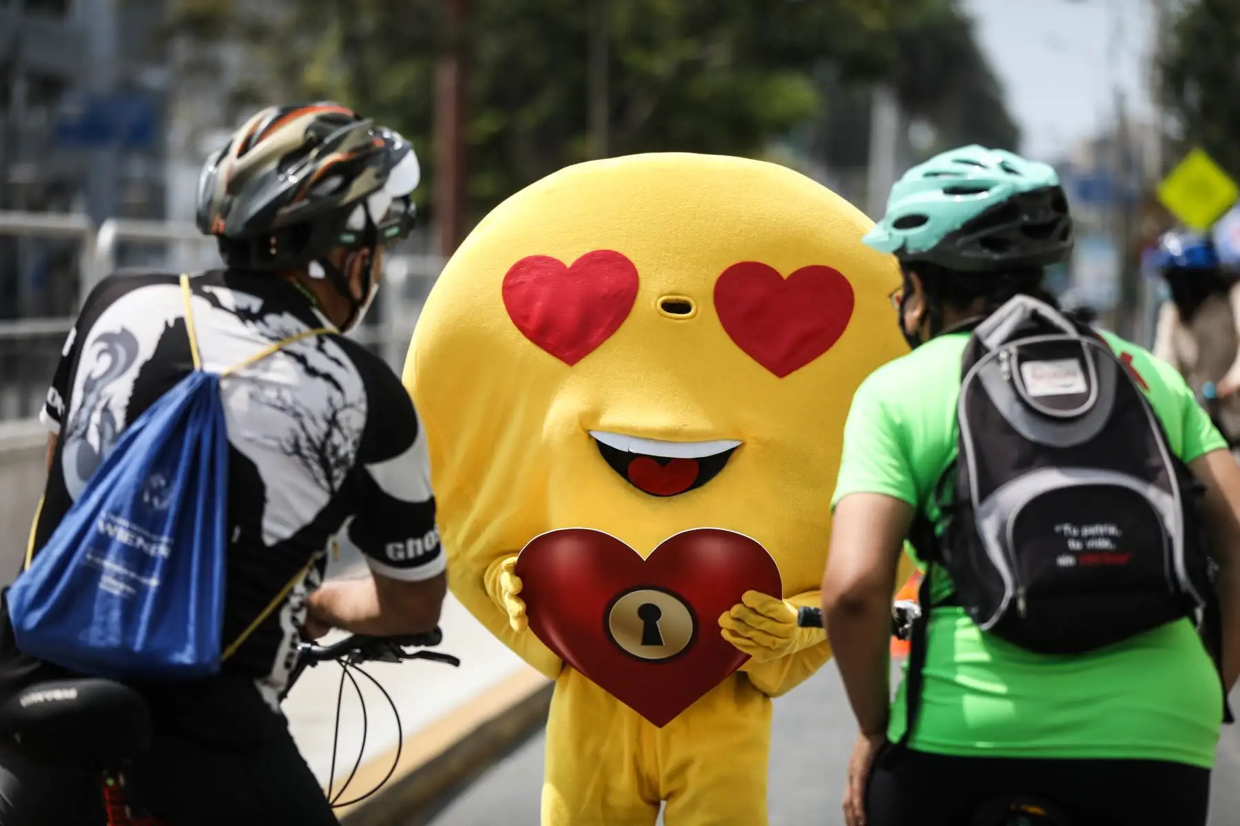 Ciclistas celebran el amor y la amistad pedaleando en la ciclovía de la Av. Arequipa. Amigos, enamorados, novios y esposos participan de las actividades por motivo del Día de San Valentín. Foto: MML