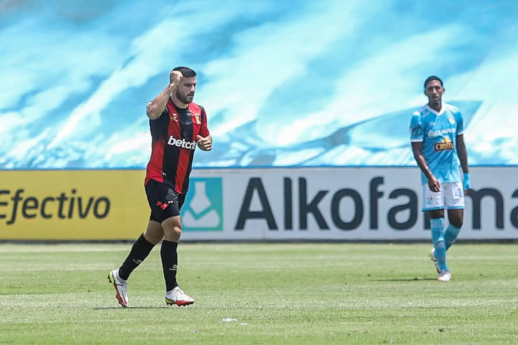 Sporting Cristal y Melgar de Arequipa se enfrentan en el estadio Alberto Gallardo por la fecha 2 de la Liga 1. Foto: FPF