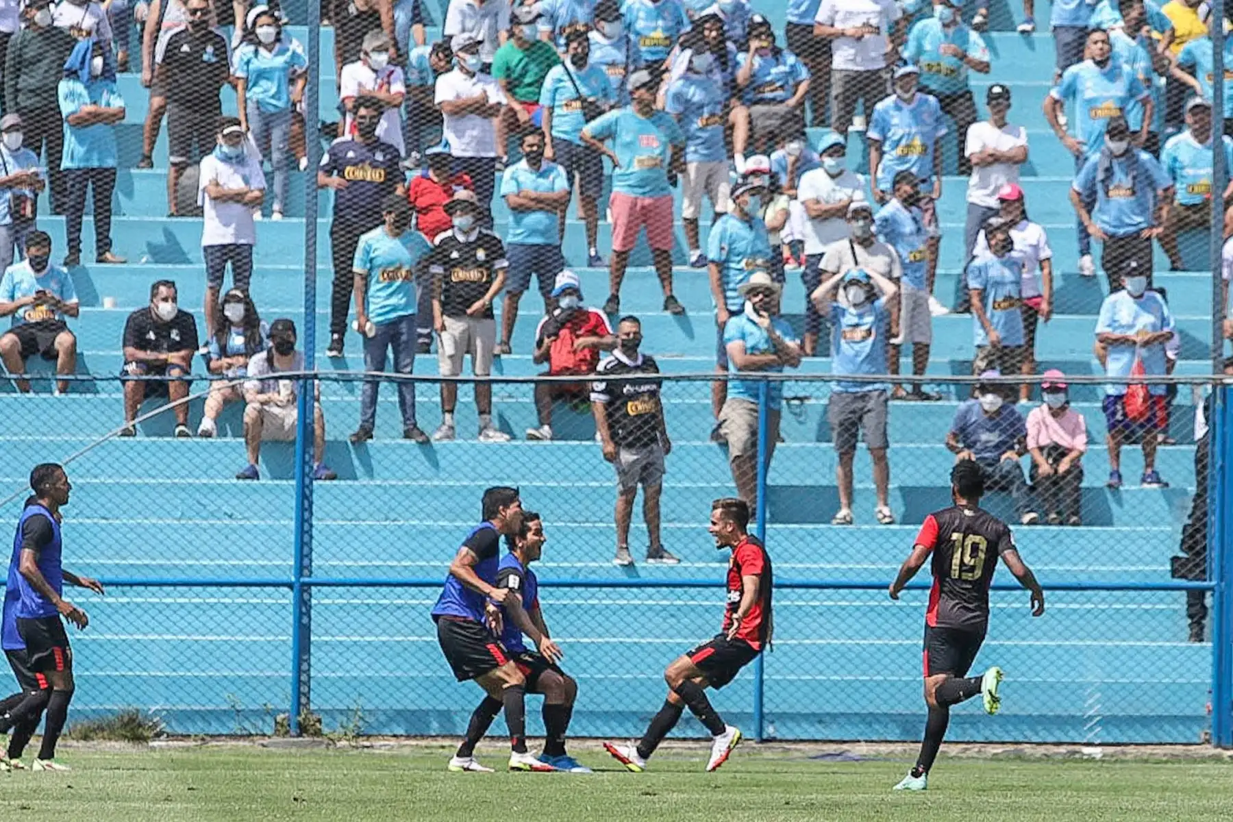 Sporting Cristal y Melgar de Arequipa se enfrentan en el estadio Alberto Gallardo por la fecha 2 de la Liga 1. Foto: FPF
