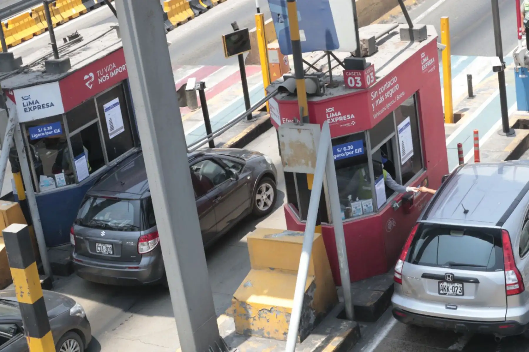 El precio del peaje en la vía de Evitamiento y en la vía expresa Línea Amarilla subió a S/ 6.30 desde las 00.00 horas de hoy domingo 13 de febrero, informó la empresa concesionaria Lima Expresa.
Imagen en el peaje de la vía evitamiento Ramiro Priale.
Foto: ANDINA/Carlos Lezama