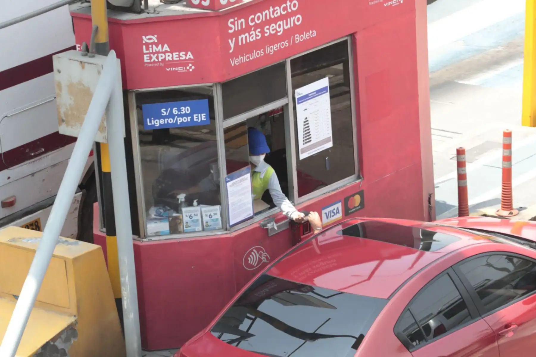 El precio del peaje en la vía de Evitamiento y en la vía expresa Línea Amarilla subió a S/ 6.30 desde las 00.00 horas de hoy domingo 13 de febrero, informó la empresa concesionaria Lima Expresa.
Imagen en el peaje de la vía evitamiento Ramiro Priale.
Foto: ANDINA/Carlos Lezama